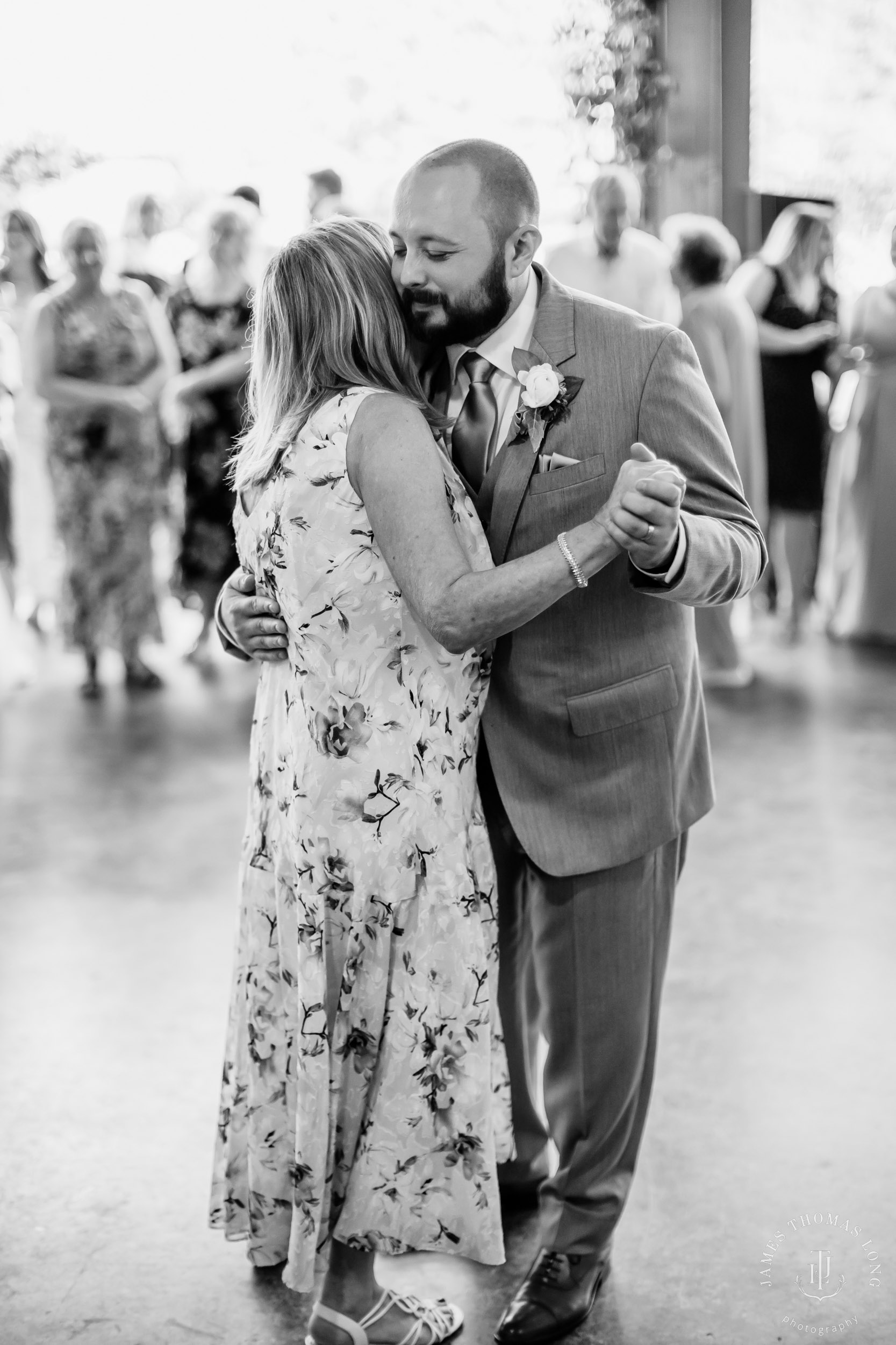 North Fork Farm Snoqualmie wedding by Snoqualmie wedding photographer James Thomas Long Photography