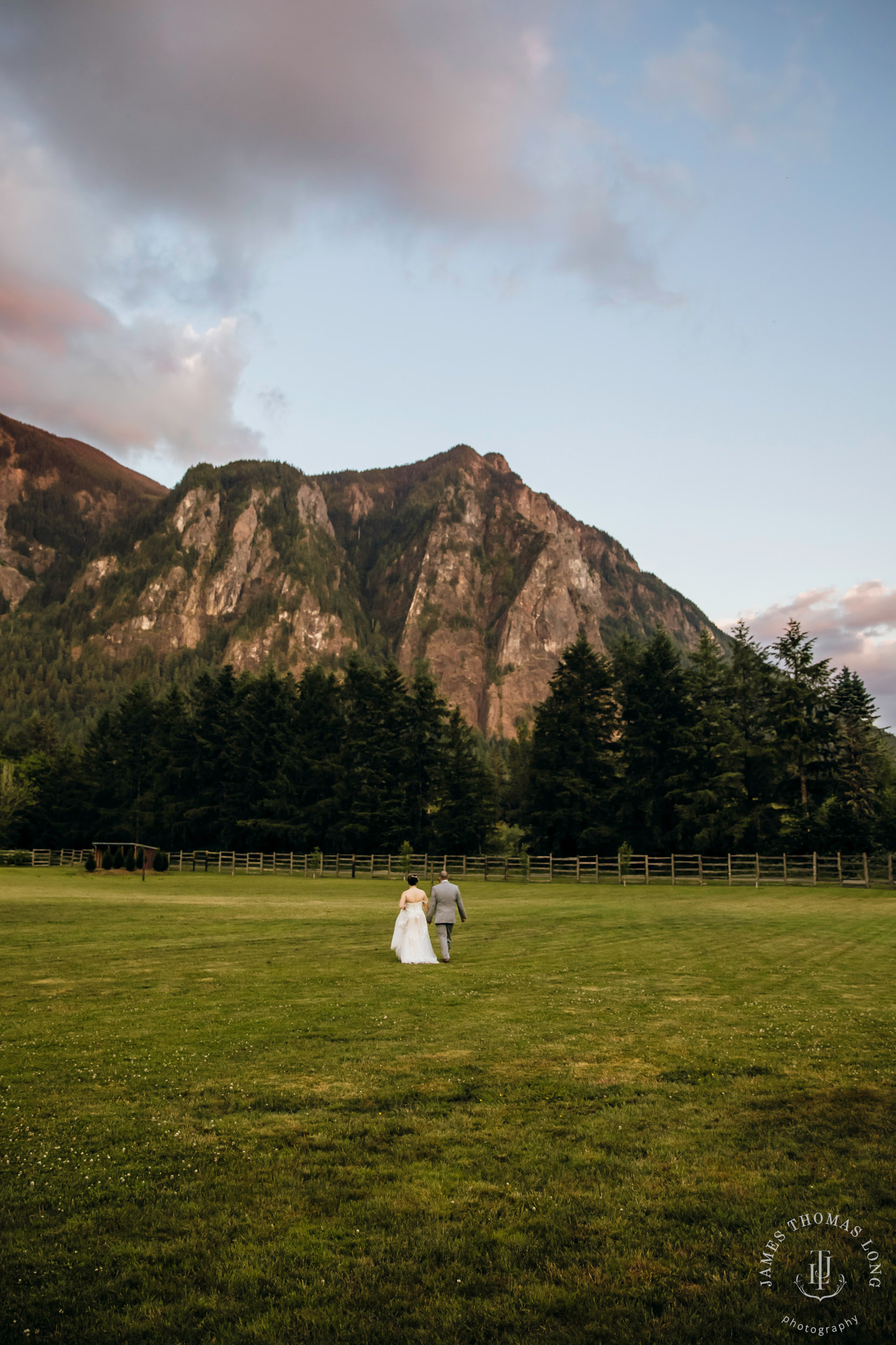 North Fork Farm Snoqualmie wedding by Snoqualmie wedding photographer James Thomas Long Photography