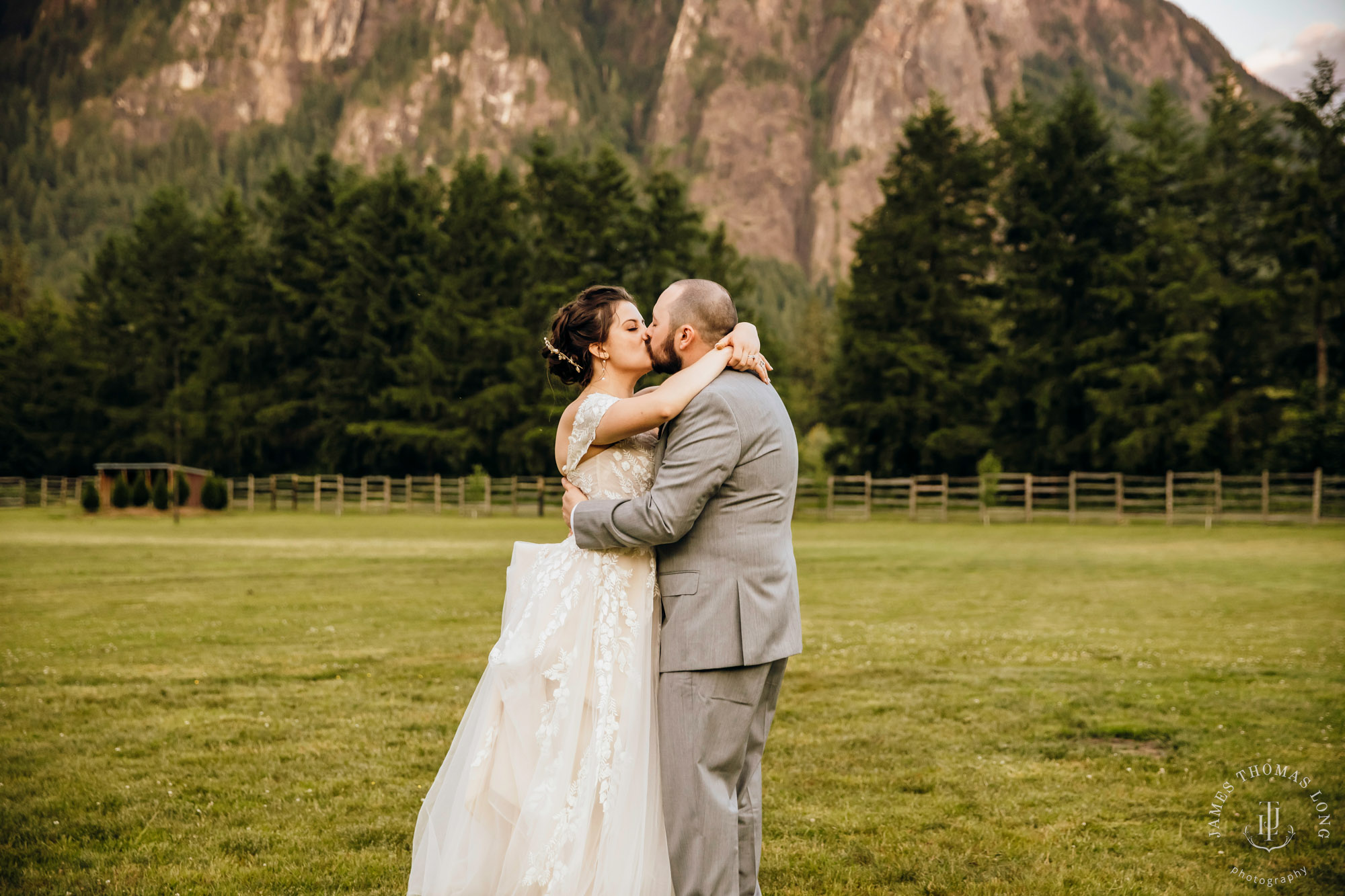 North Fork Farm Snoqualmie wedding by Snoqualmie wedding photographer James Thomas Long Photography