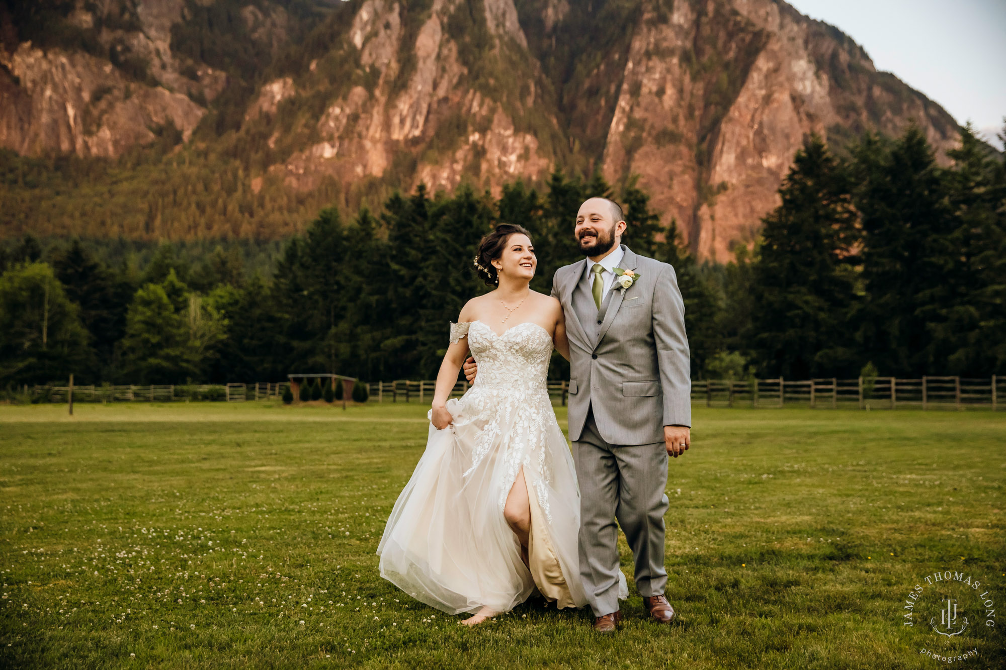 North Fork Farm Snoqualmie wedding by Snoqualmie wedding photographer James Thomas Long Photography