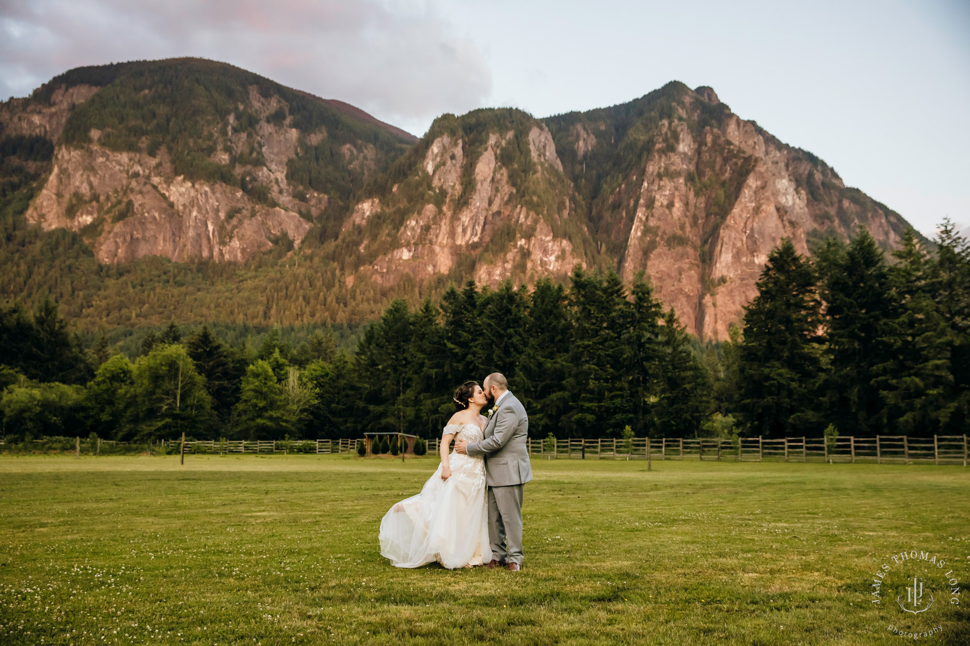 North Fork Farm Snoqualmie wedding by Snoqualmie wedding photographer James Thomas Long Photography