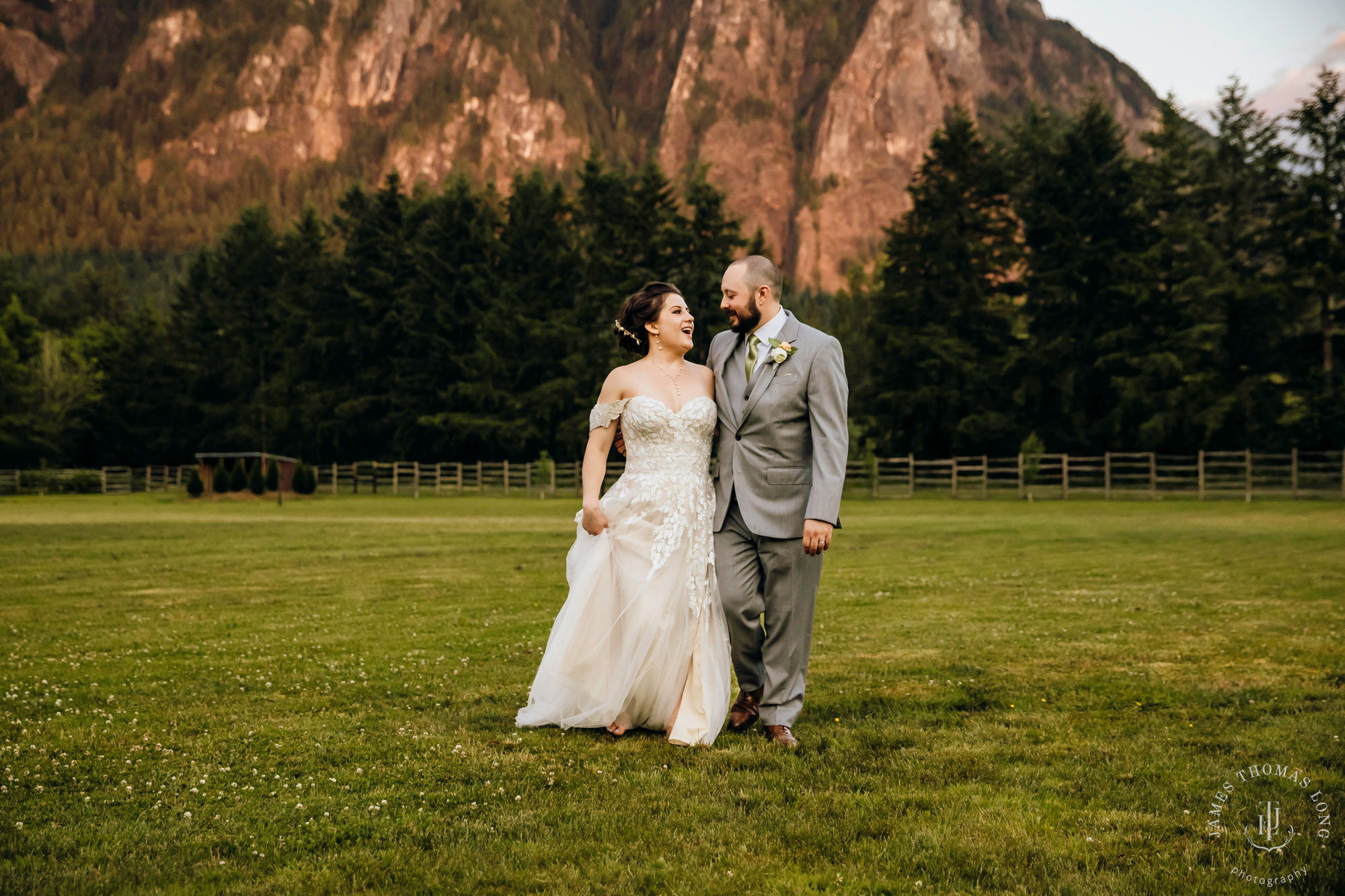 North Fork Farm Snoqualmie wedding by Snoqualmie wedding photographer James Thomas Long Photography