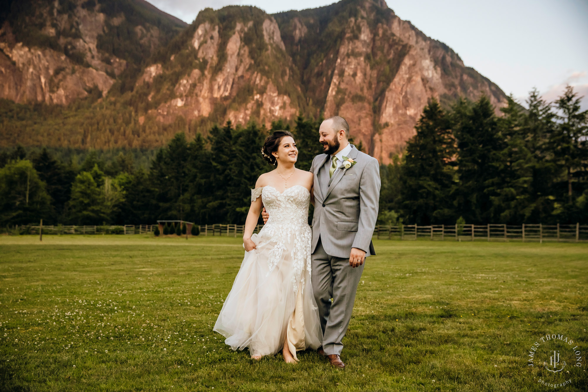 North Fork Farm Snoqualmie wedding by Snoqualmie wedding photographer James Thomas Long Photography