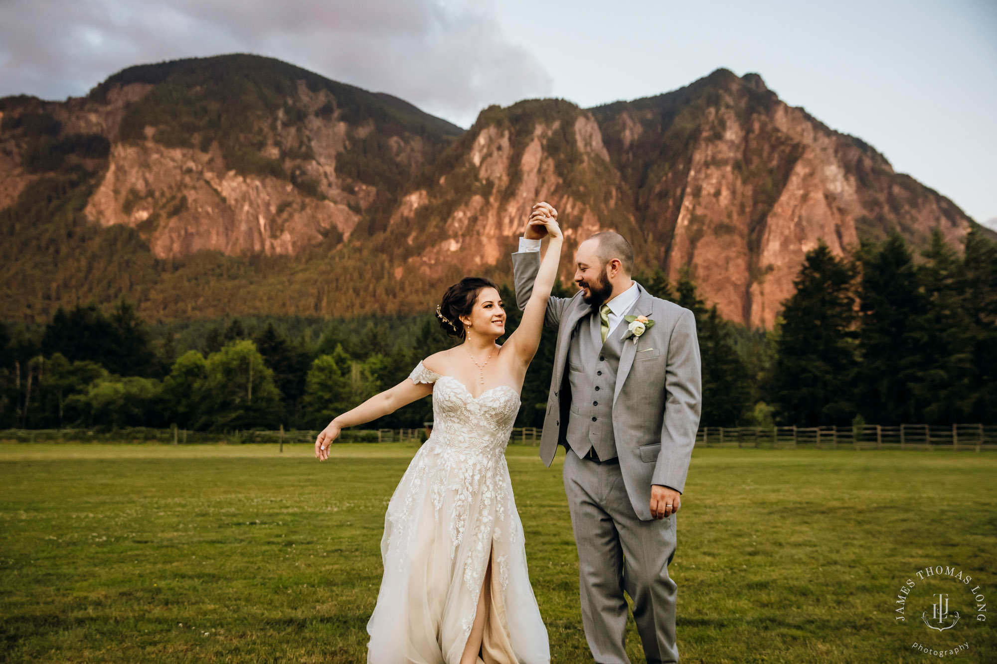 North Fork Farm Snoqualmie wedding by Snoqualmie wedding photographer James Thomas Long Photography