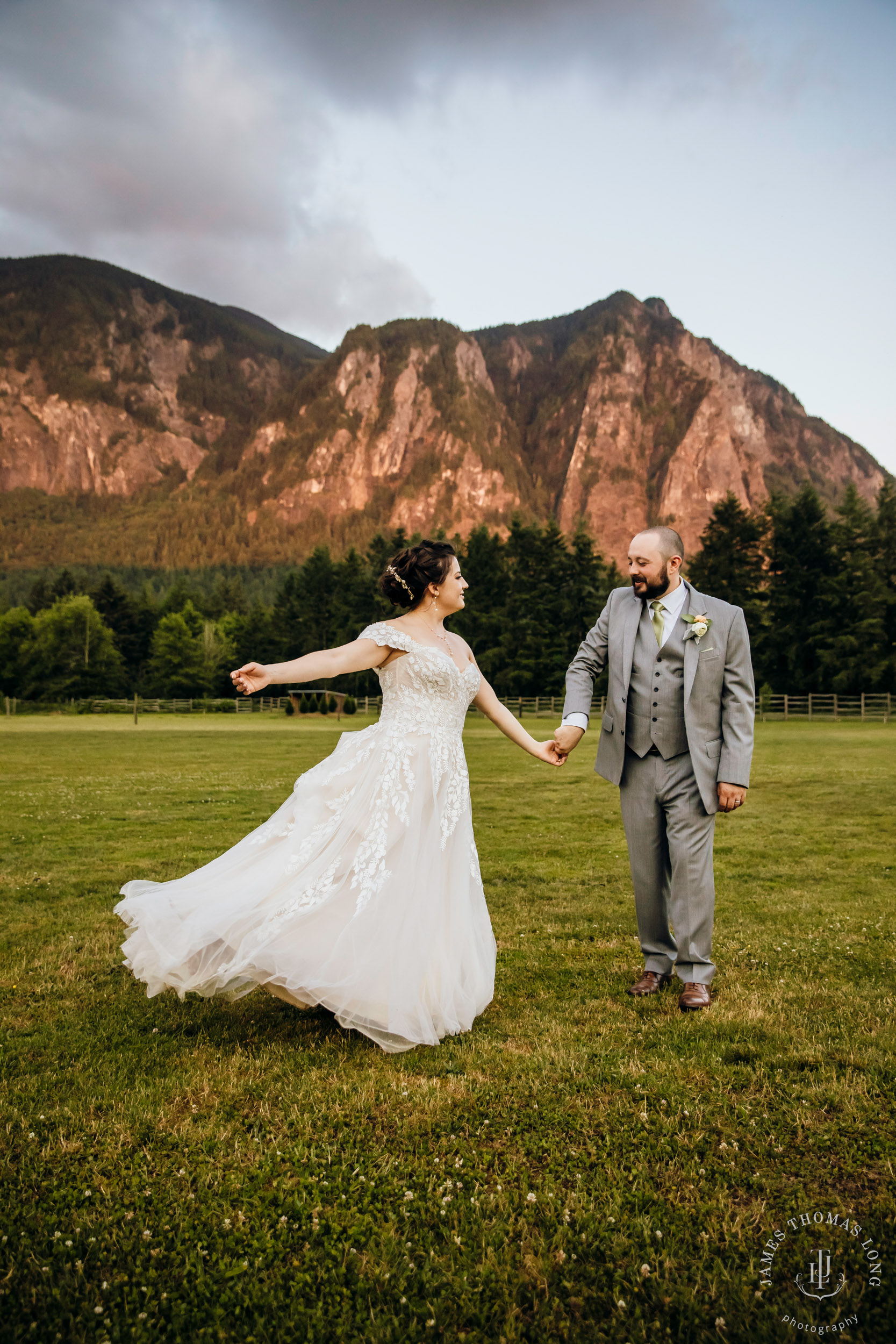 North Fork Farm Snoqualmie wedding by Snoqualmie wedding photographer James Thomas Long Photography