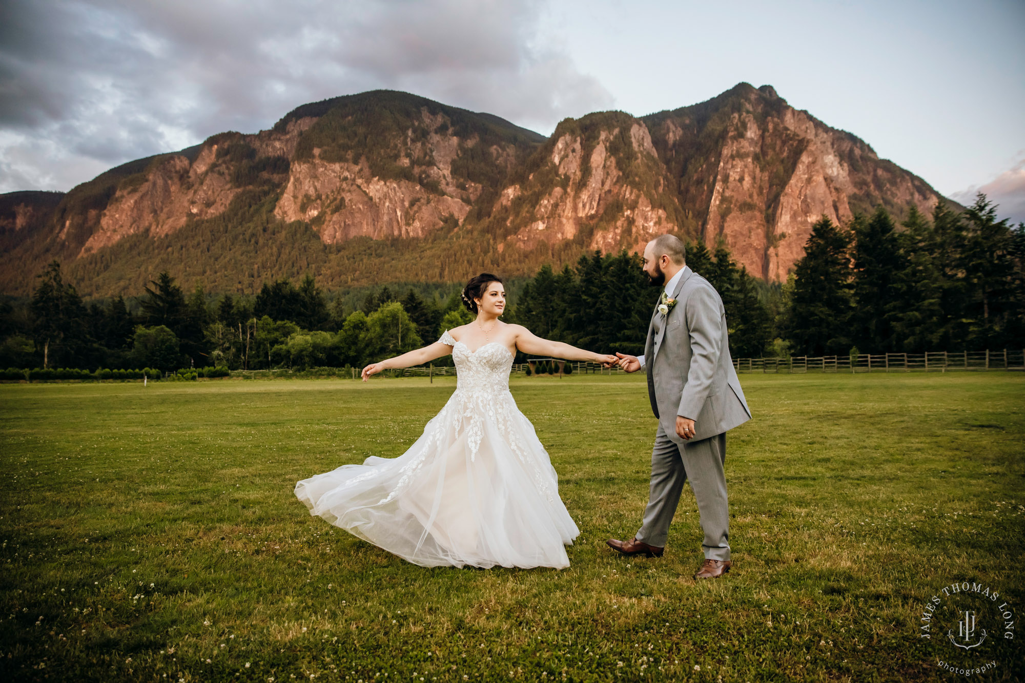 North Fork Farm Snoqualmie wedding by Snoqualmie wedding photographer James Thomas Long Photography