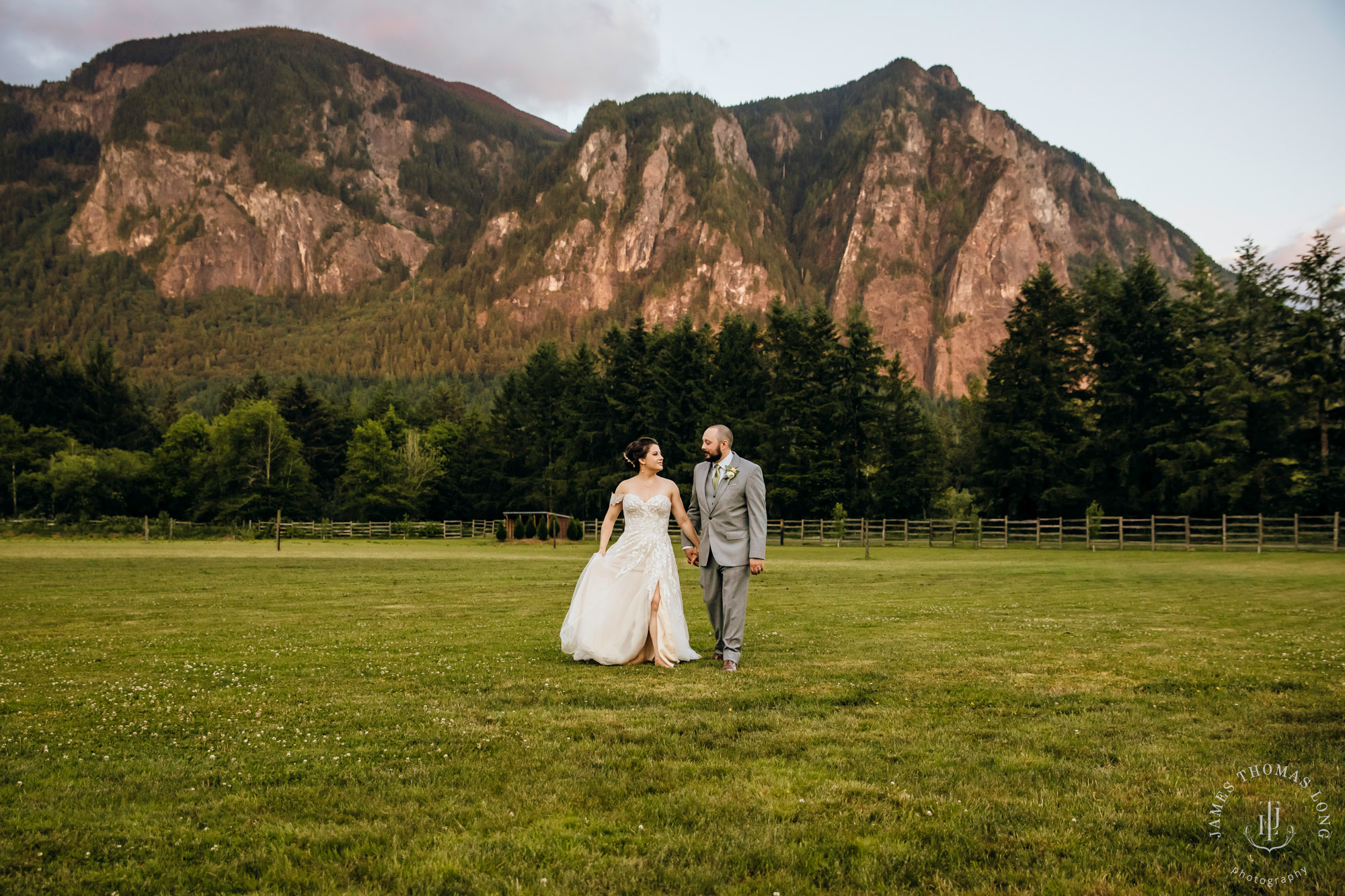 North Fork Farm Snoqualmie wedding by Snoqualmie wedding photographer James Thomas Long Photography