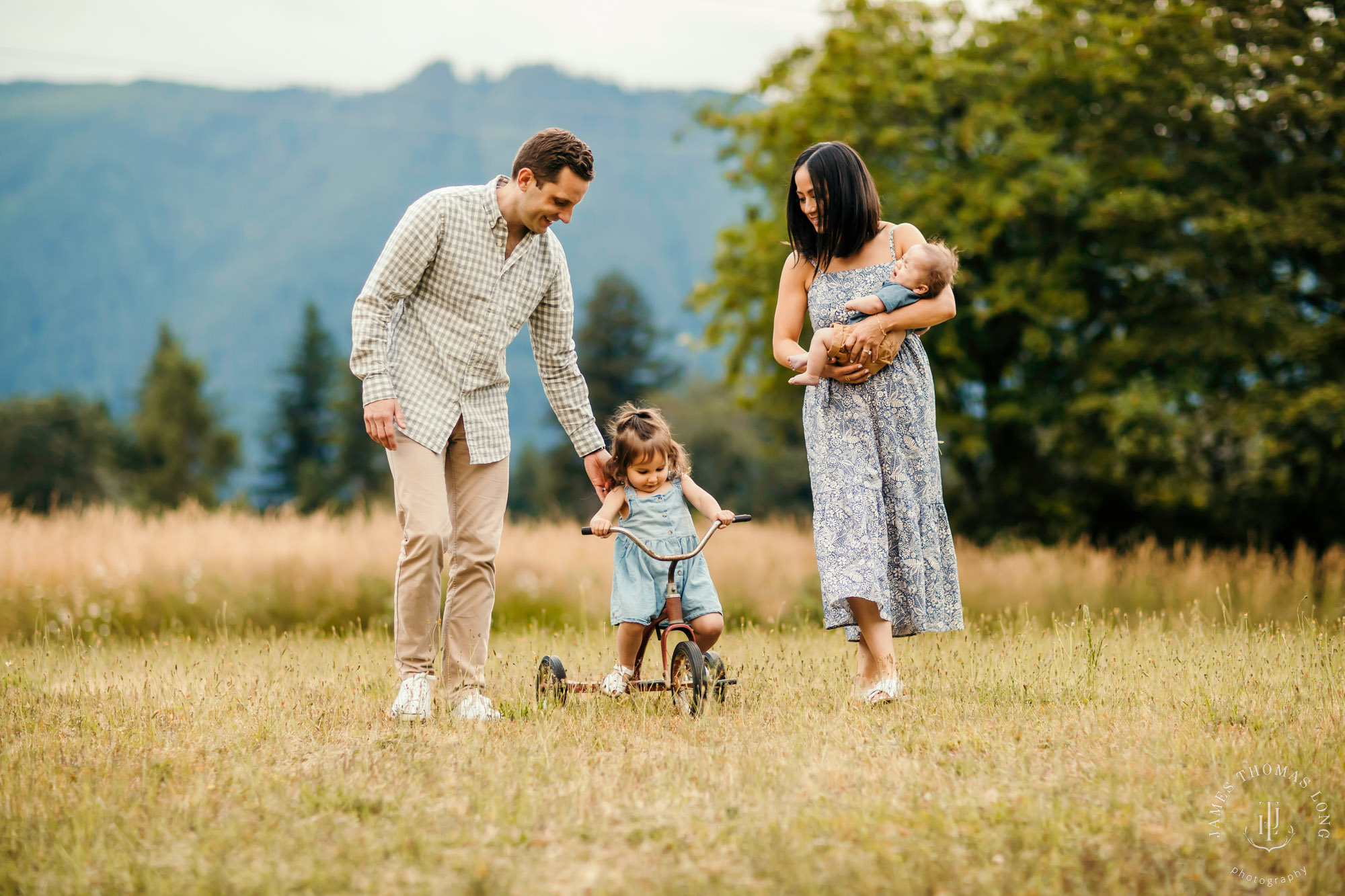 Snoqualmie family photography session by Snoqualmie family photographer James Thomas Long Photography