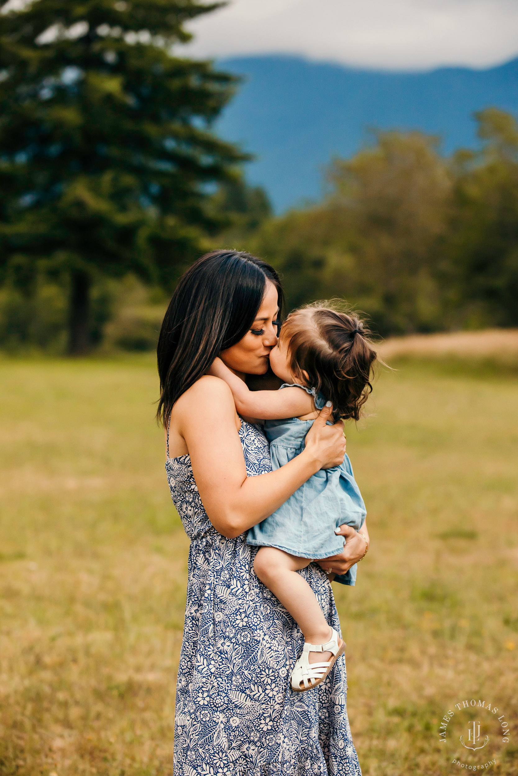 Snoqualmie family photography session by Snoqualmie family photographer James Thomas Long Photography