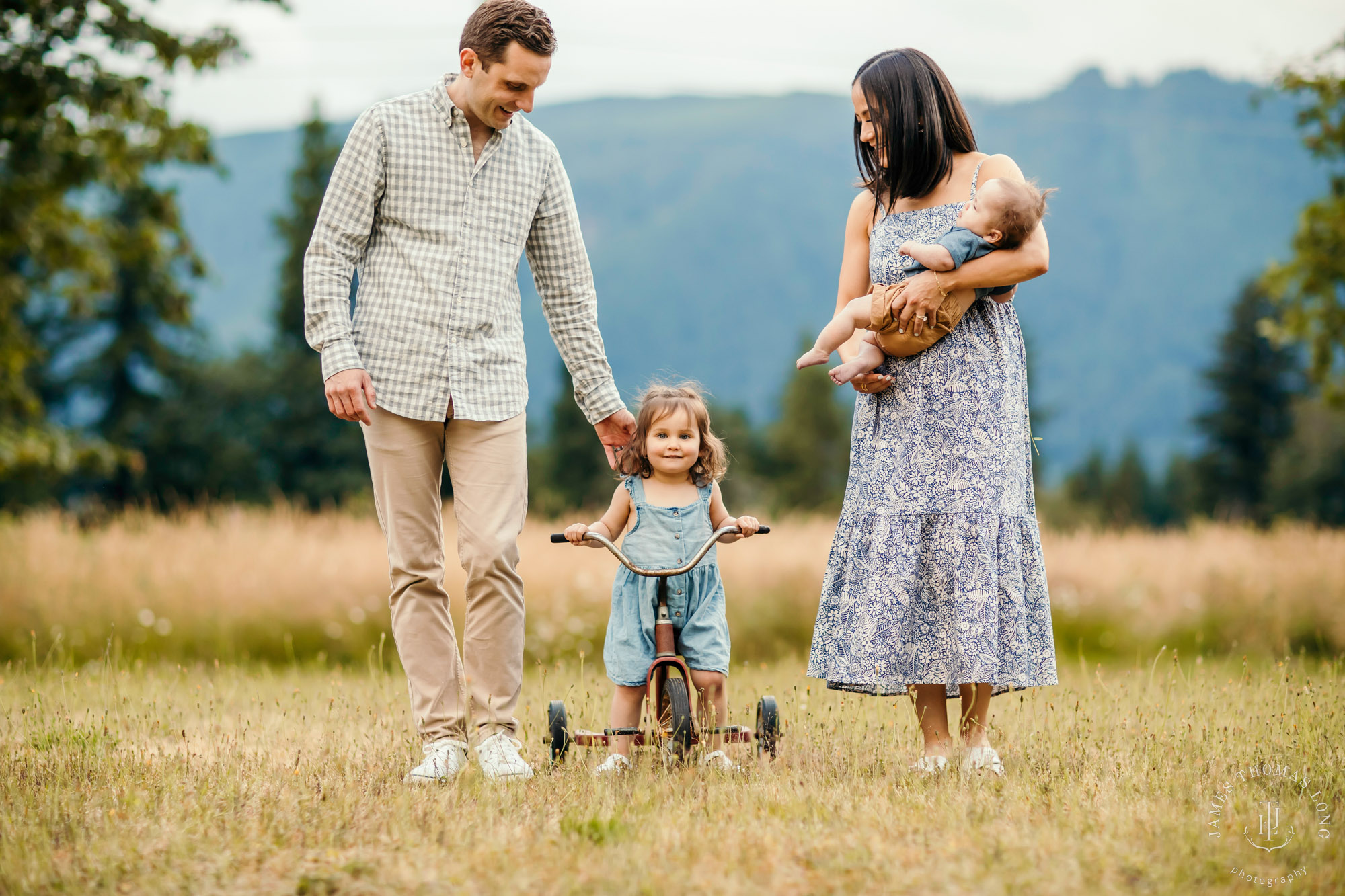 Snoqualmie family photography session by Snoqualmie family photographer James Thomas Long Photography