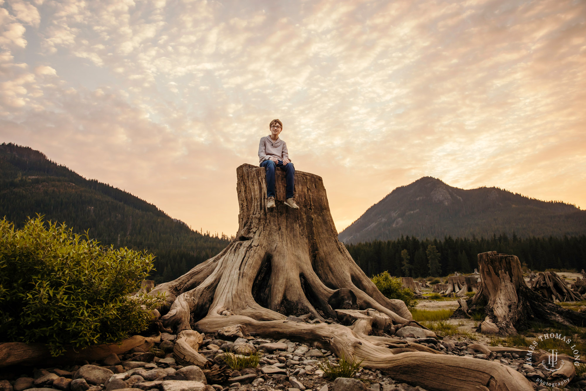 Snoqualmie Pass family photography session by Snoqualmie family photographer James Thomas Long Photography