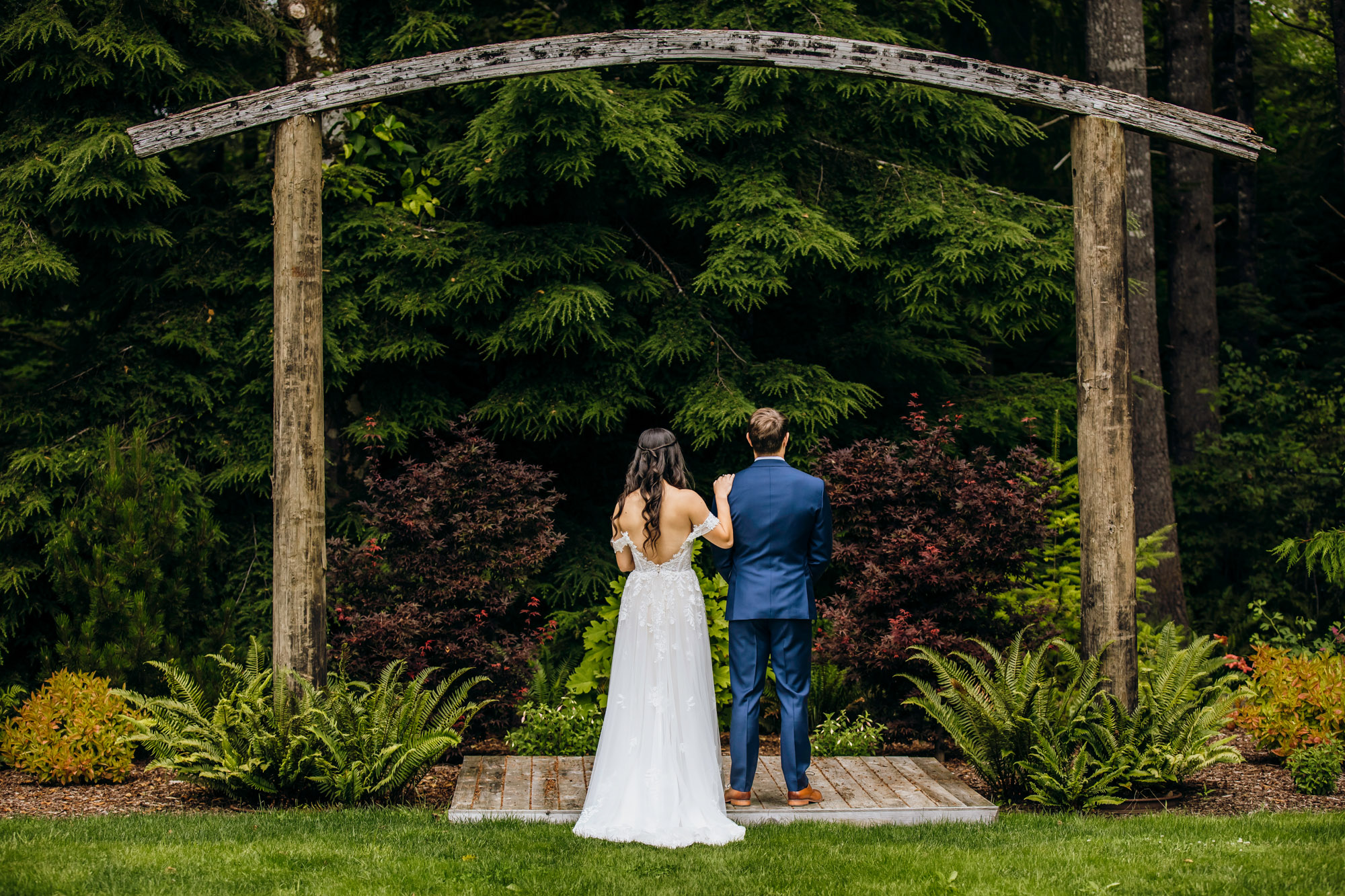 Fern Acres Forks WA wedding by Seattle wedding photographer James Thomas Long Photography