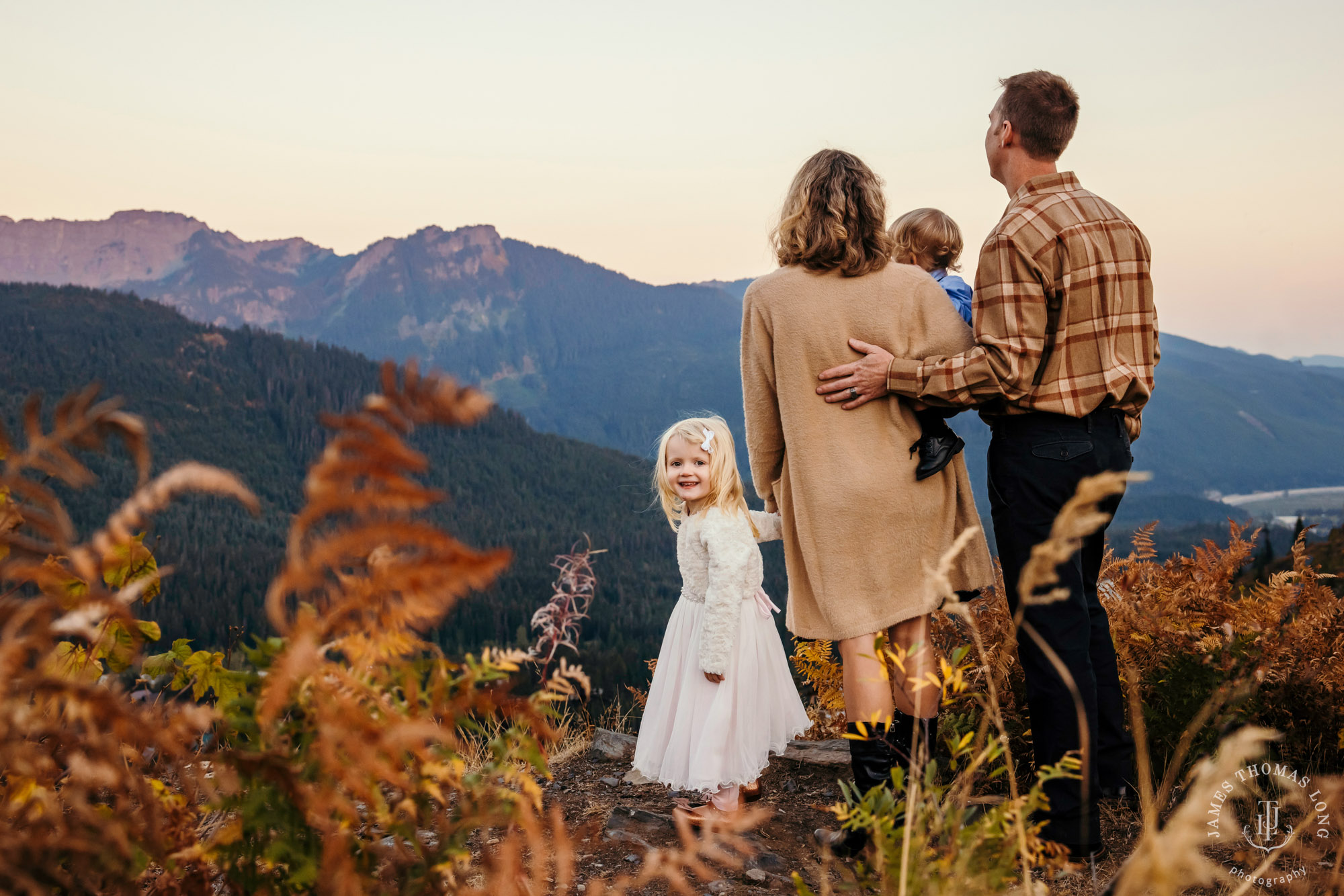 Snoqualmie Pass family photography session by Snoqualmie family photographer James Thomas Long Photography