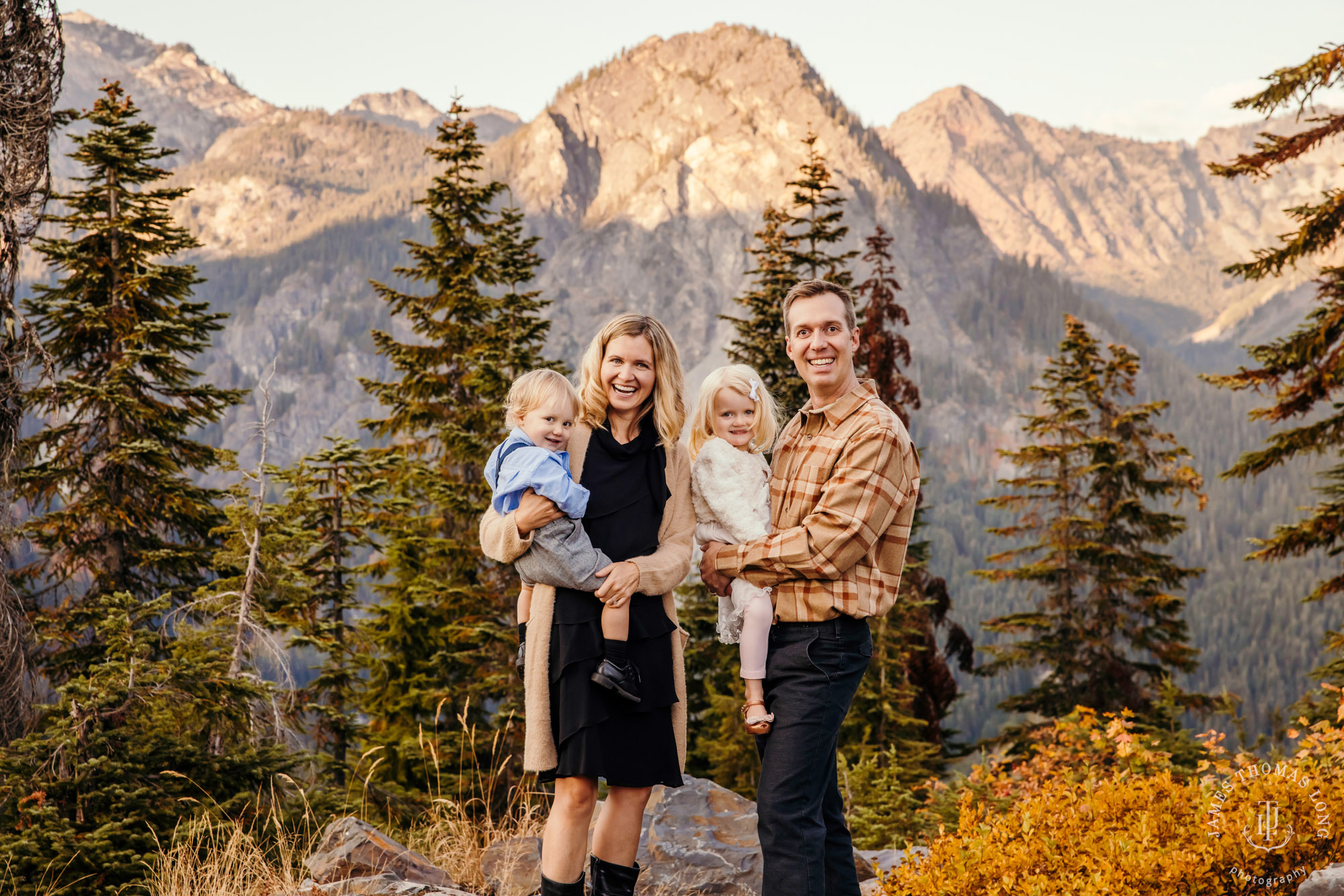 Snoqualmie Pass family photography session by Snoqualmie family photographer James Thomas Long Photography