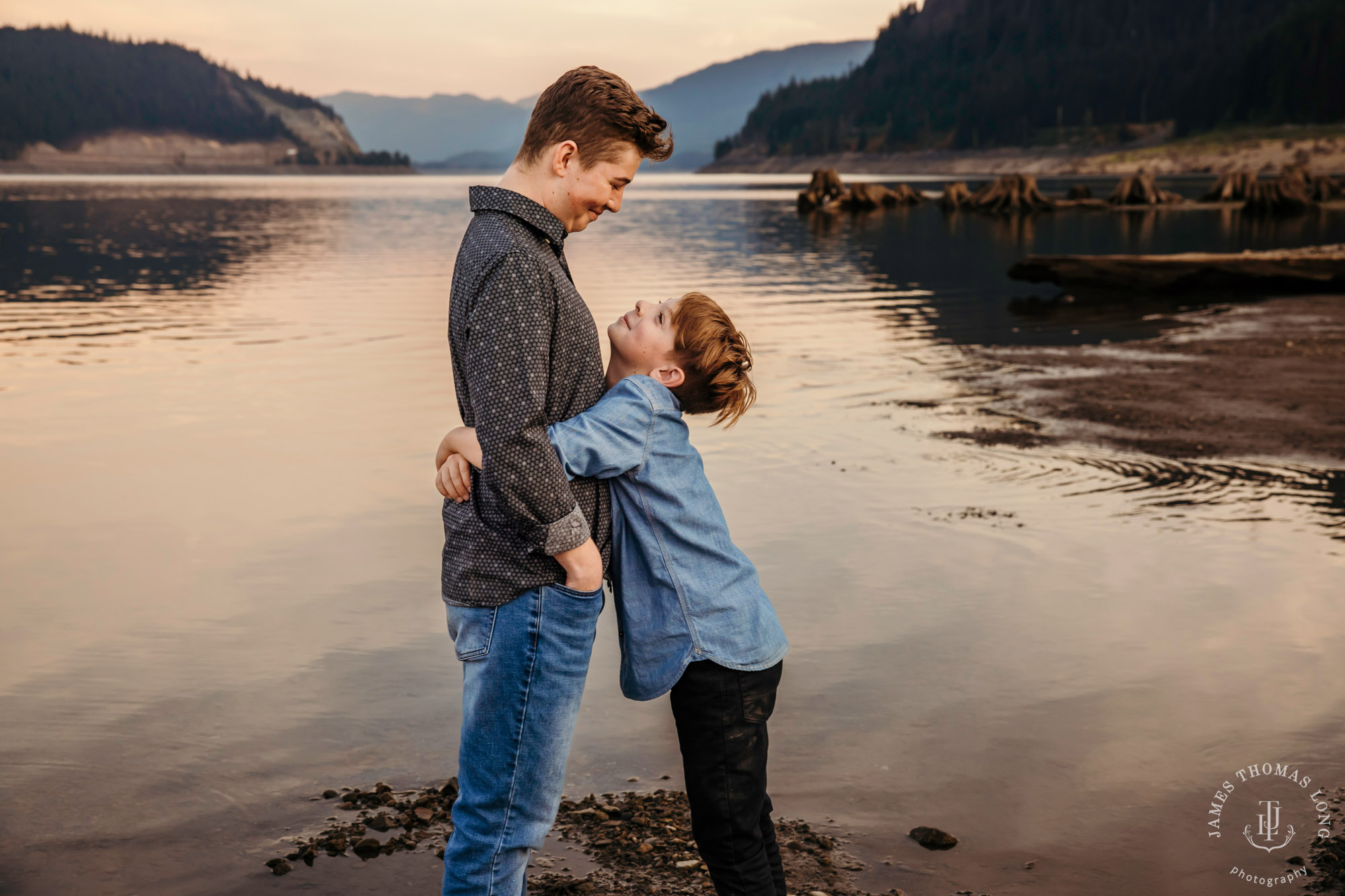 Snoqualmie Pass adventure family photography session by Snoqualmie adventure family photographer James Thomas Long Photography