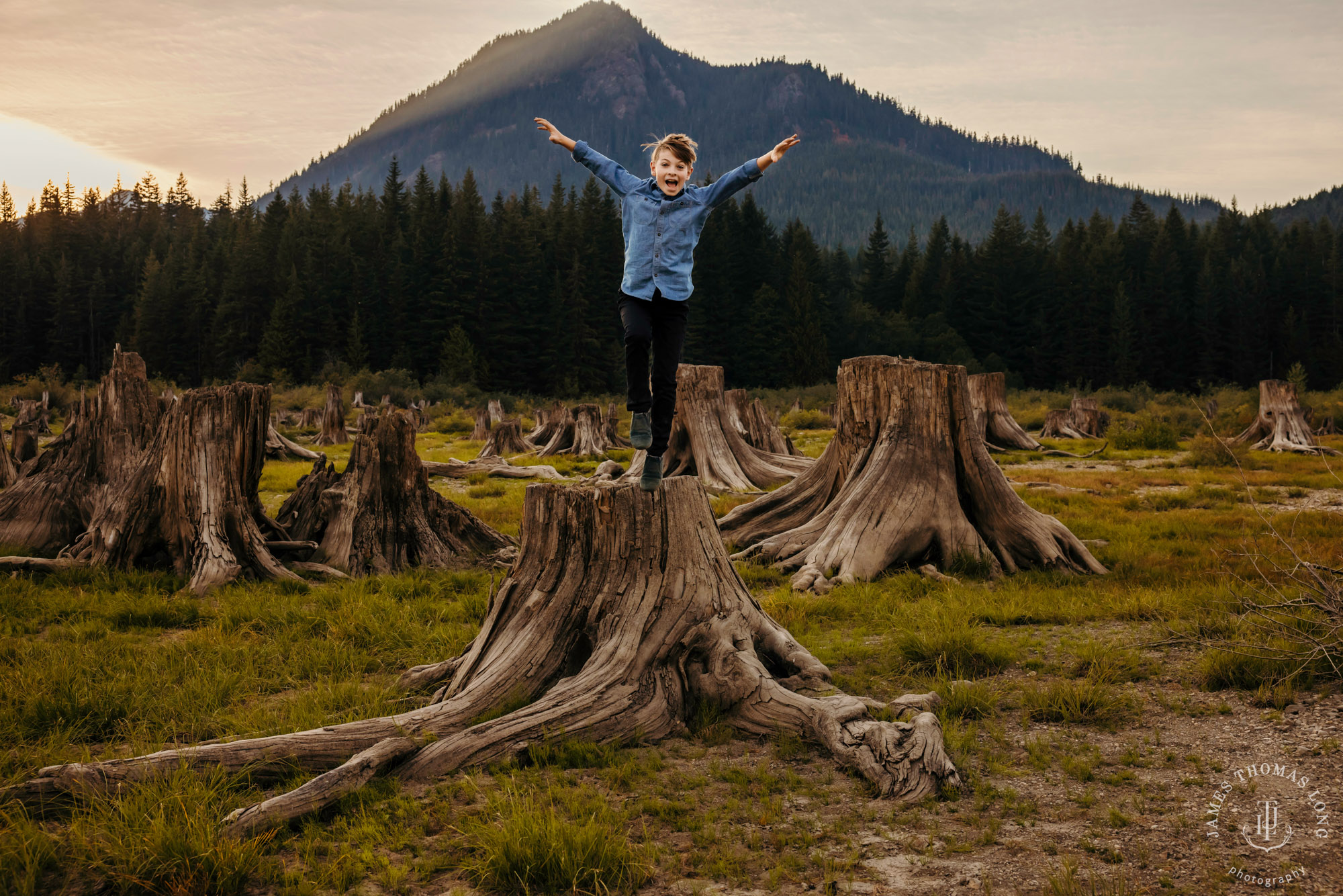 Snoqualmie Pass adventure family photography session by Snoqualmie adventure family photographer James Thomas Long Photography