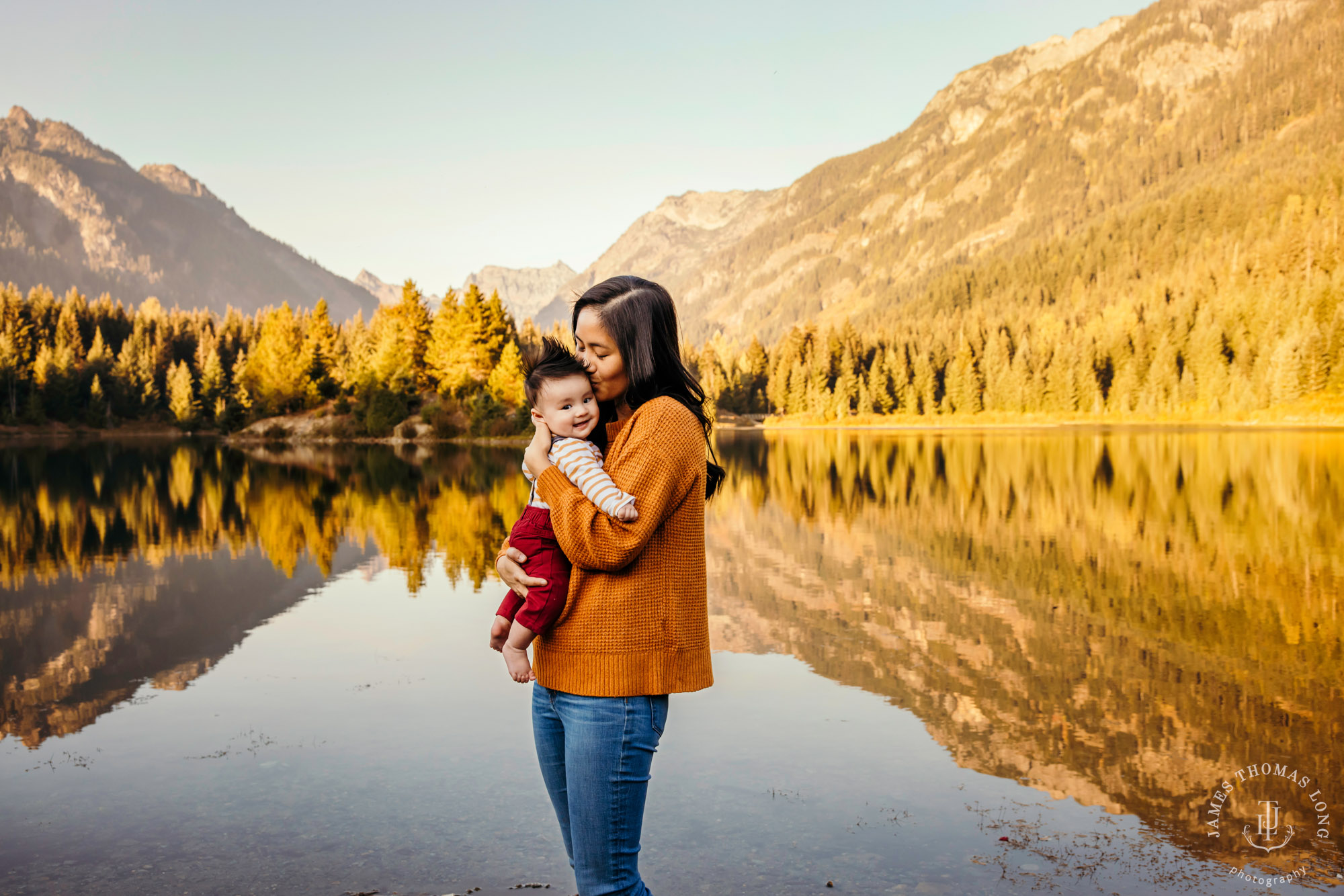 Snoqualmie baby and family photography session by Snoqualmie family photographer James Thomas Long Photography