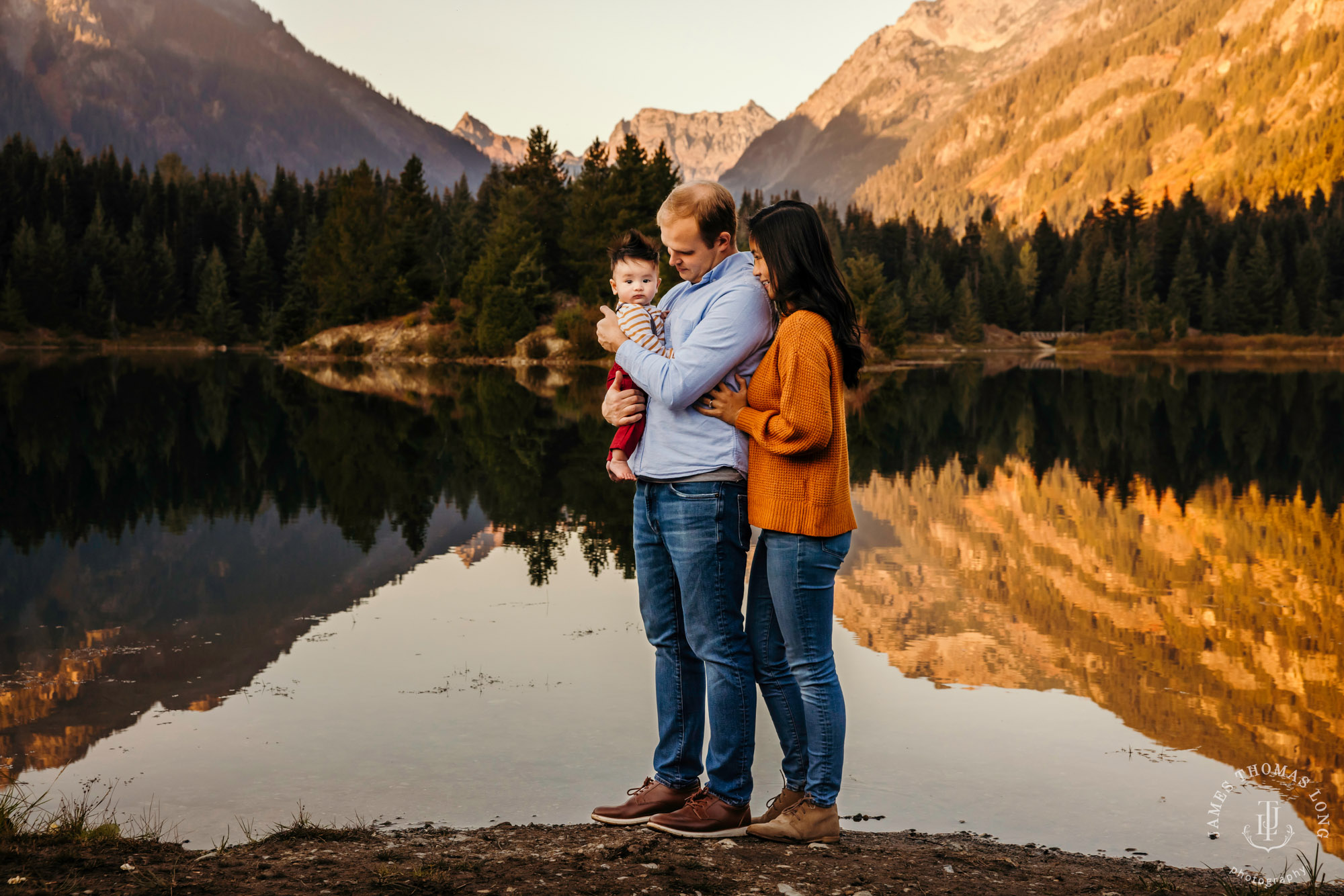 Snoqualmie baby and family photography session by Snoqualmie family photographer James Thomas Long Photography