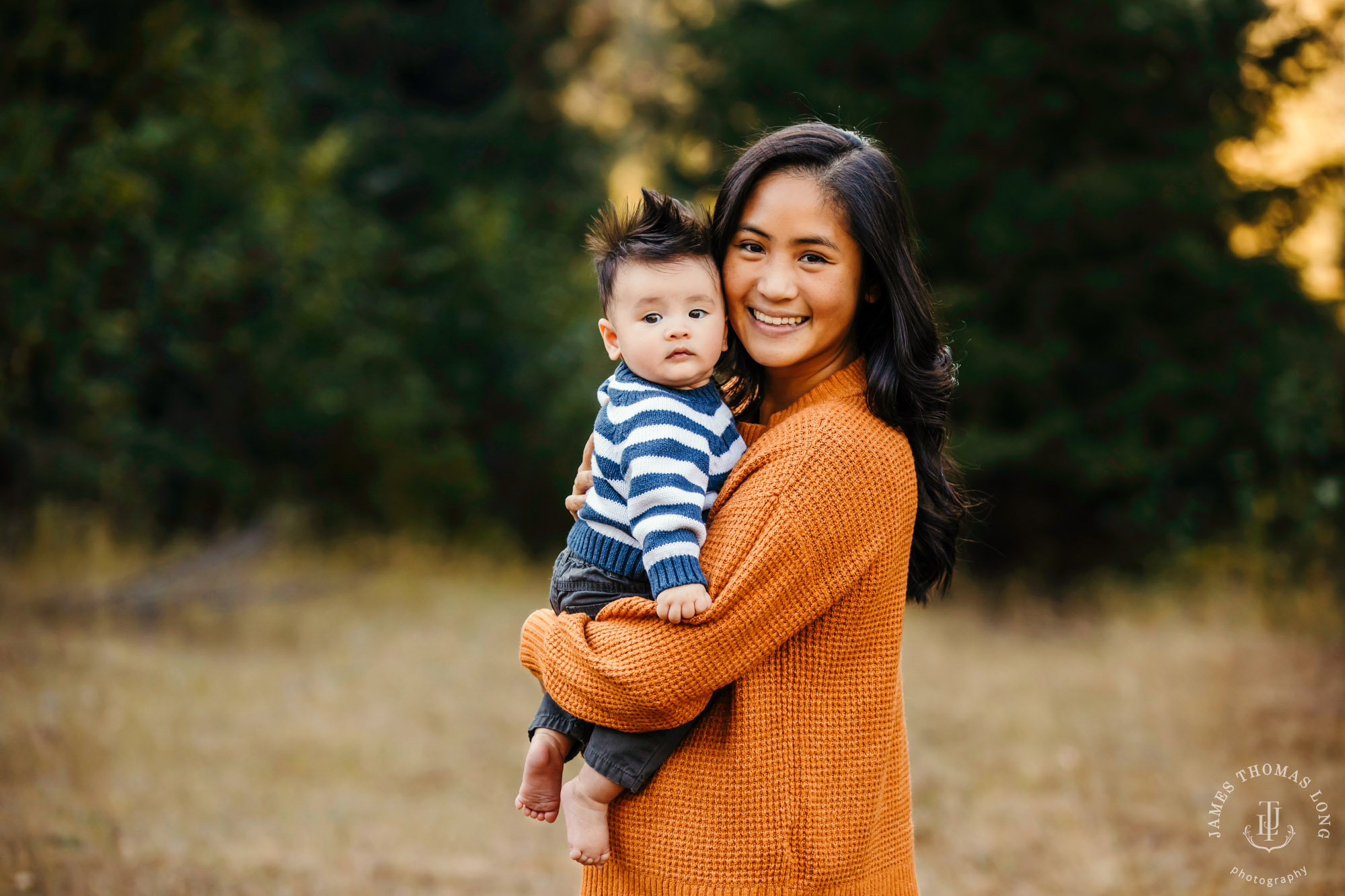 Snoqualmie baby and family photography session by Snoqualmie family photographer James Thomas Long Photography