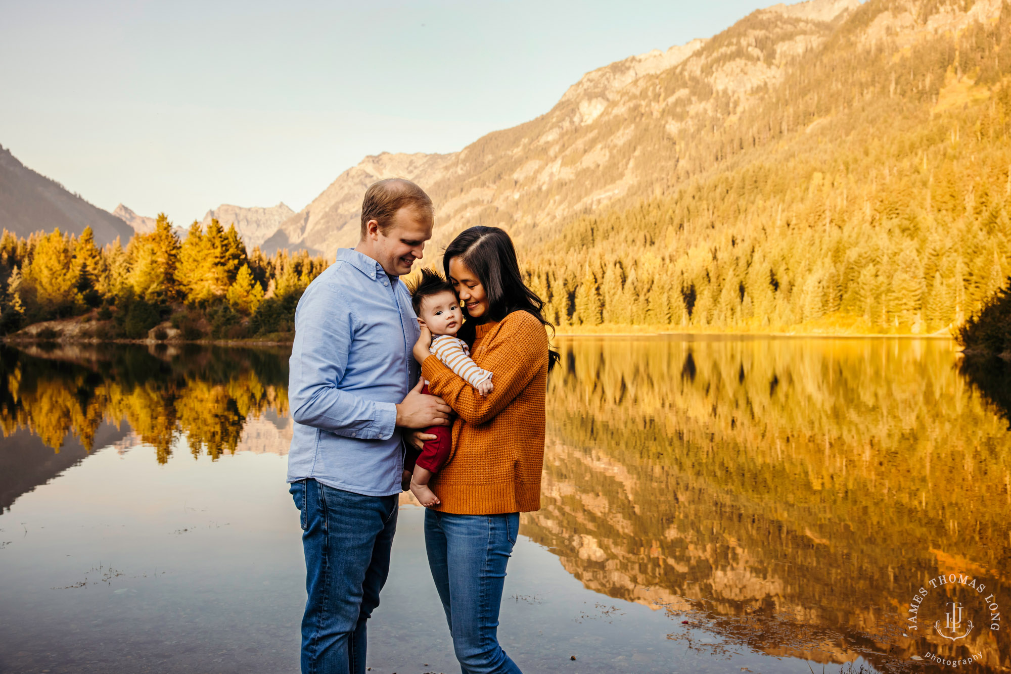 Snoqualmie baby and family photography session by Snoqualmie family photographer James Thomas Long Photography