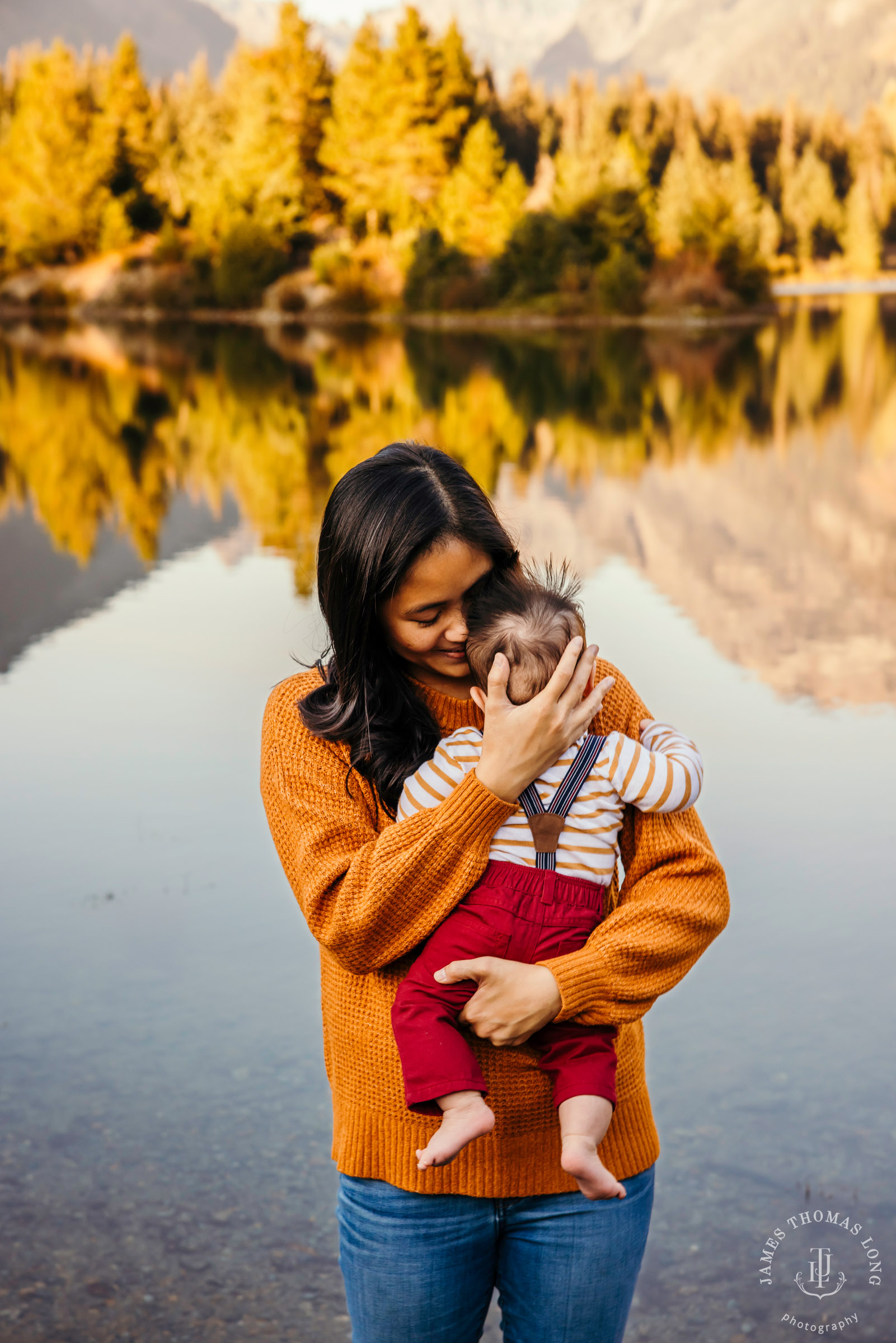 Snoqualmie baby and family photography session by Snoqualmie family photographer James Thomas Long Photography