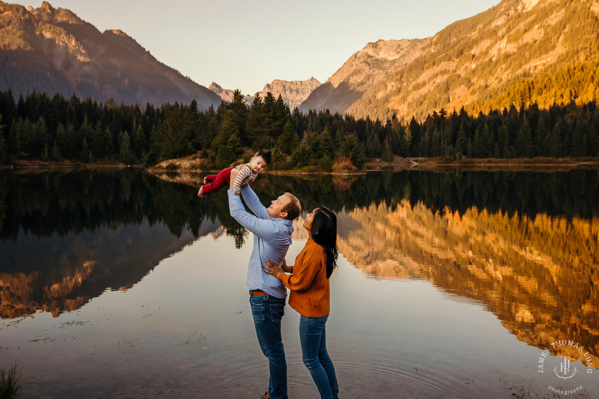 Snoqualmie baby and family photography session by Snoqualmie family photographer James Thomas Long Photography