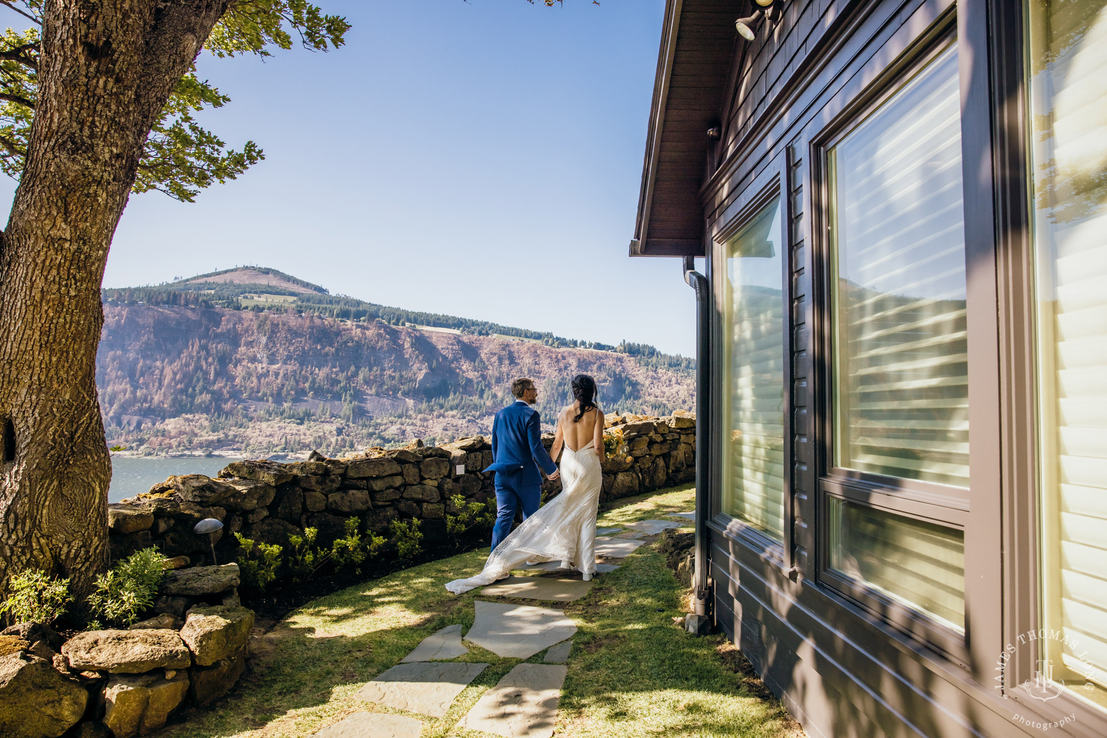 Griffin House Hood River, OR wedding by Seattle wedding photographer James Thomas Long Photography