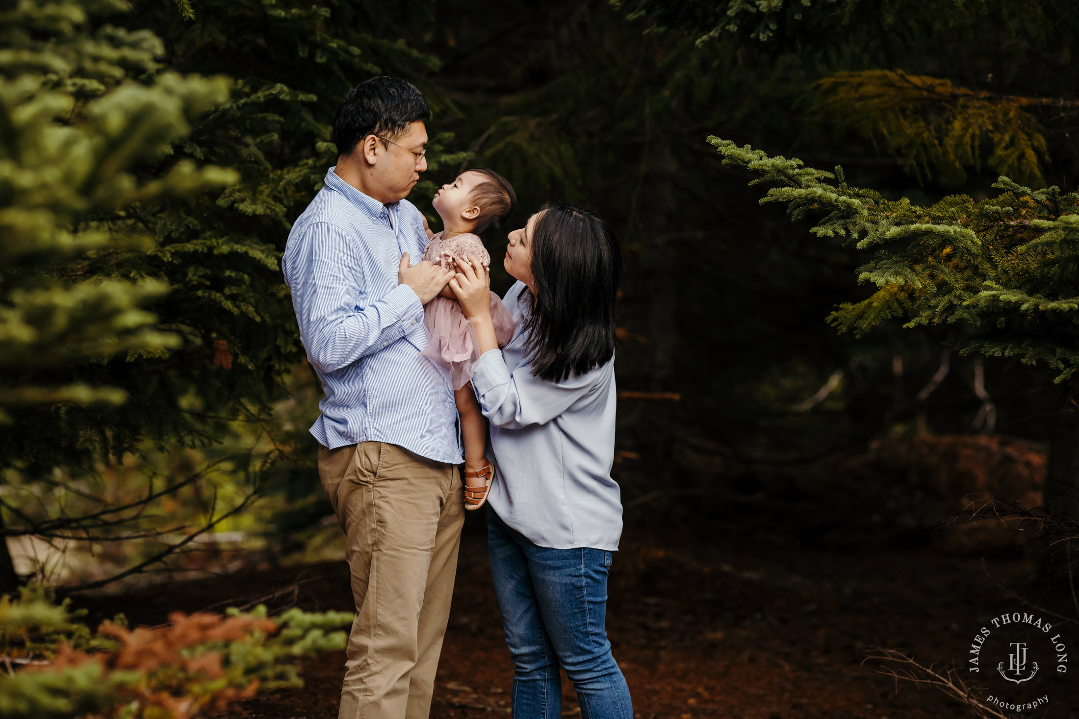 Snoqualmie Pass family session by Snoqualmie family photographer James Thomas Long Photography