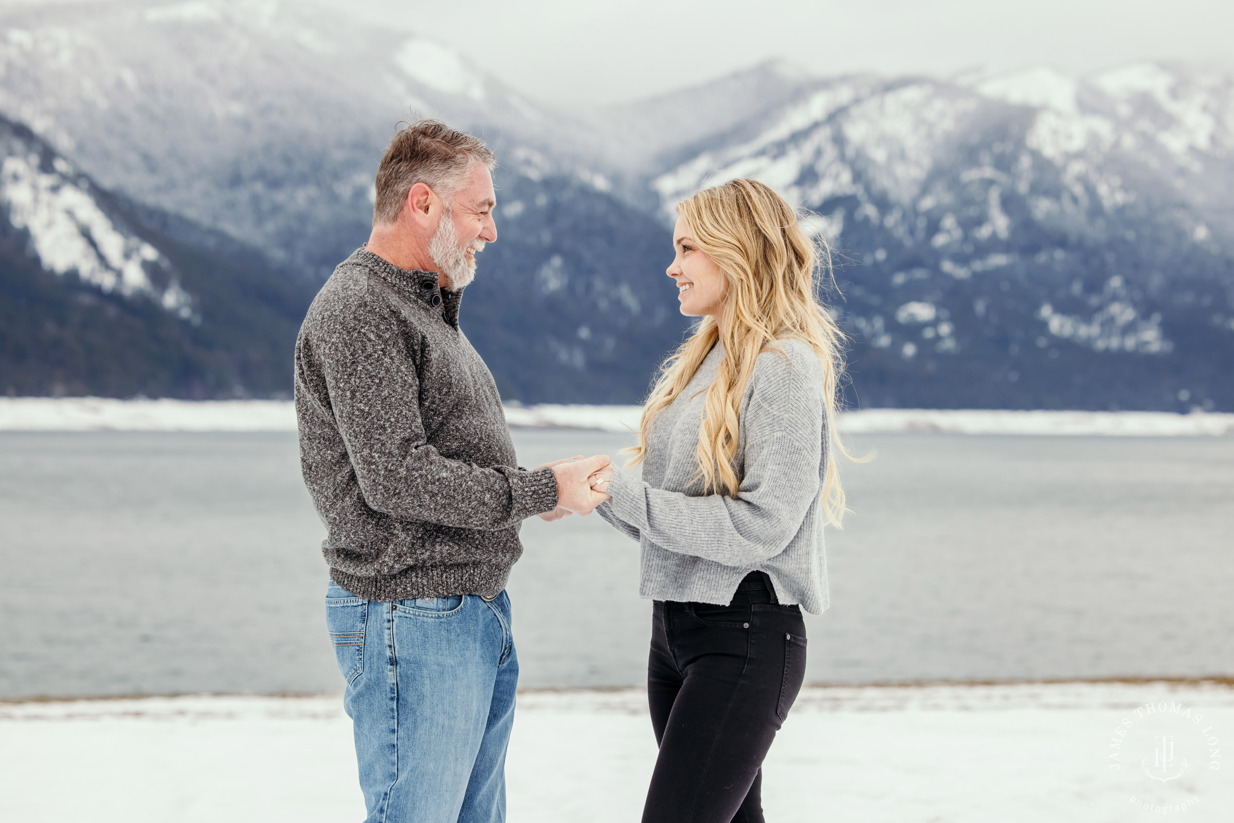 Cascade Mountain family photography session in the snow by Seattle family photographer James Thomas Long Photography