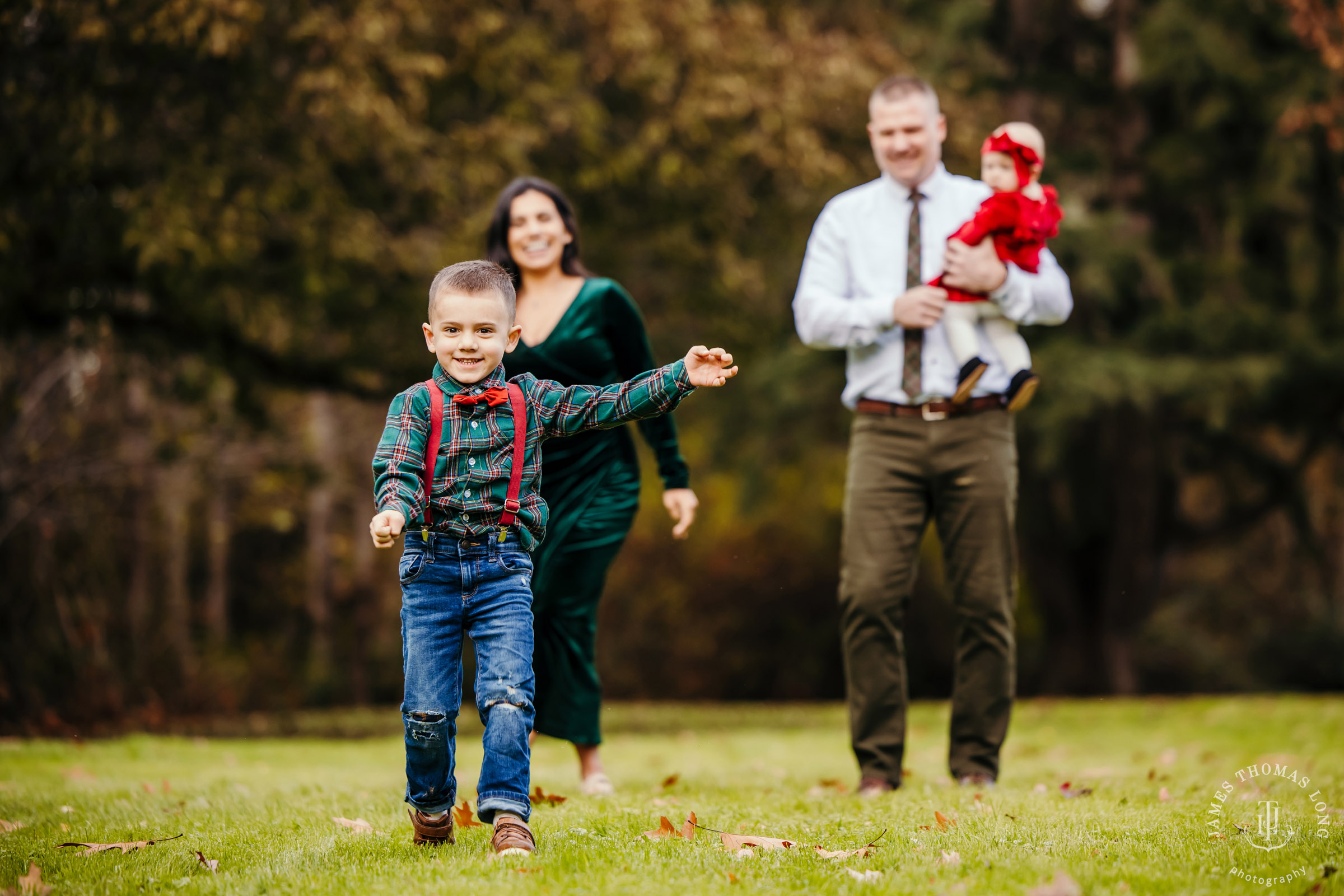 Fall City WA family session by Snoqualmie family photographer James Thomas Long Photography