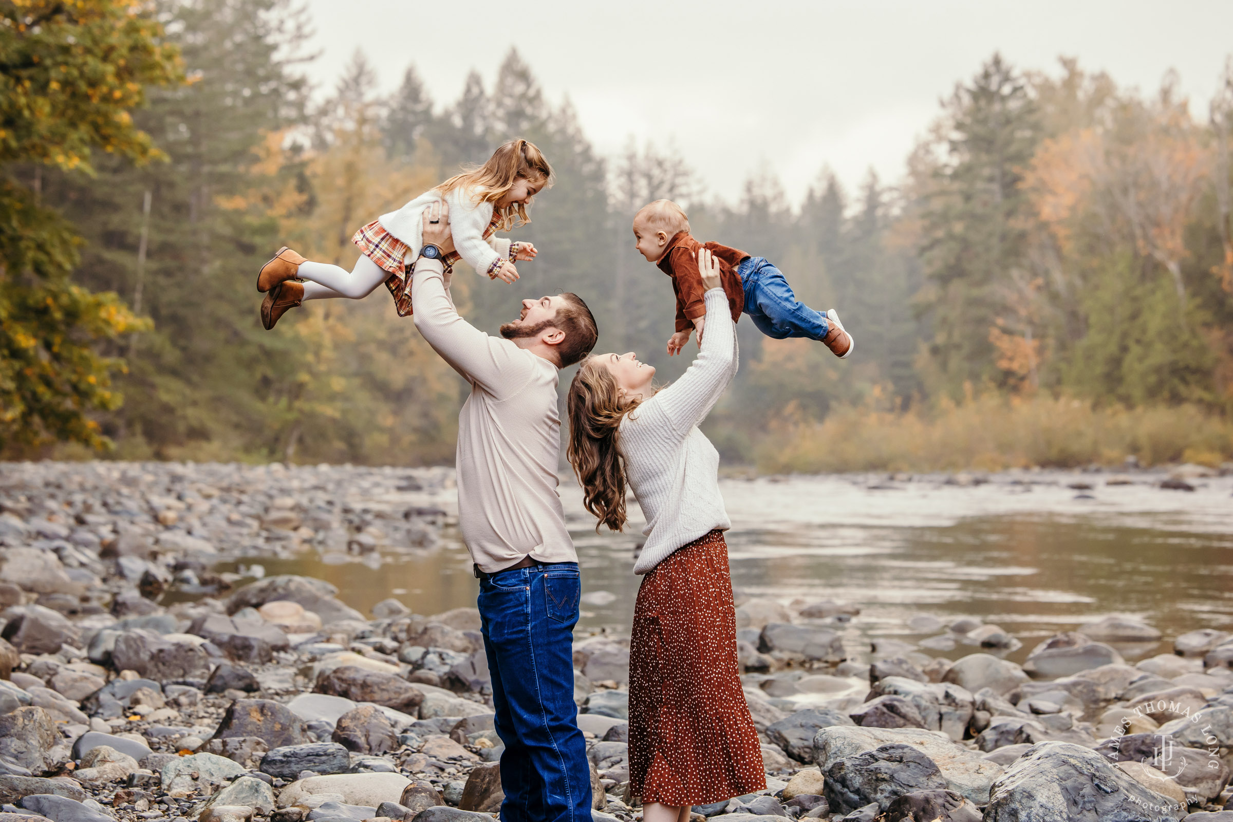 North Bend extended family session by Snoqualmie family photographer James Thomas Long Photography