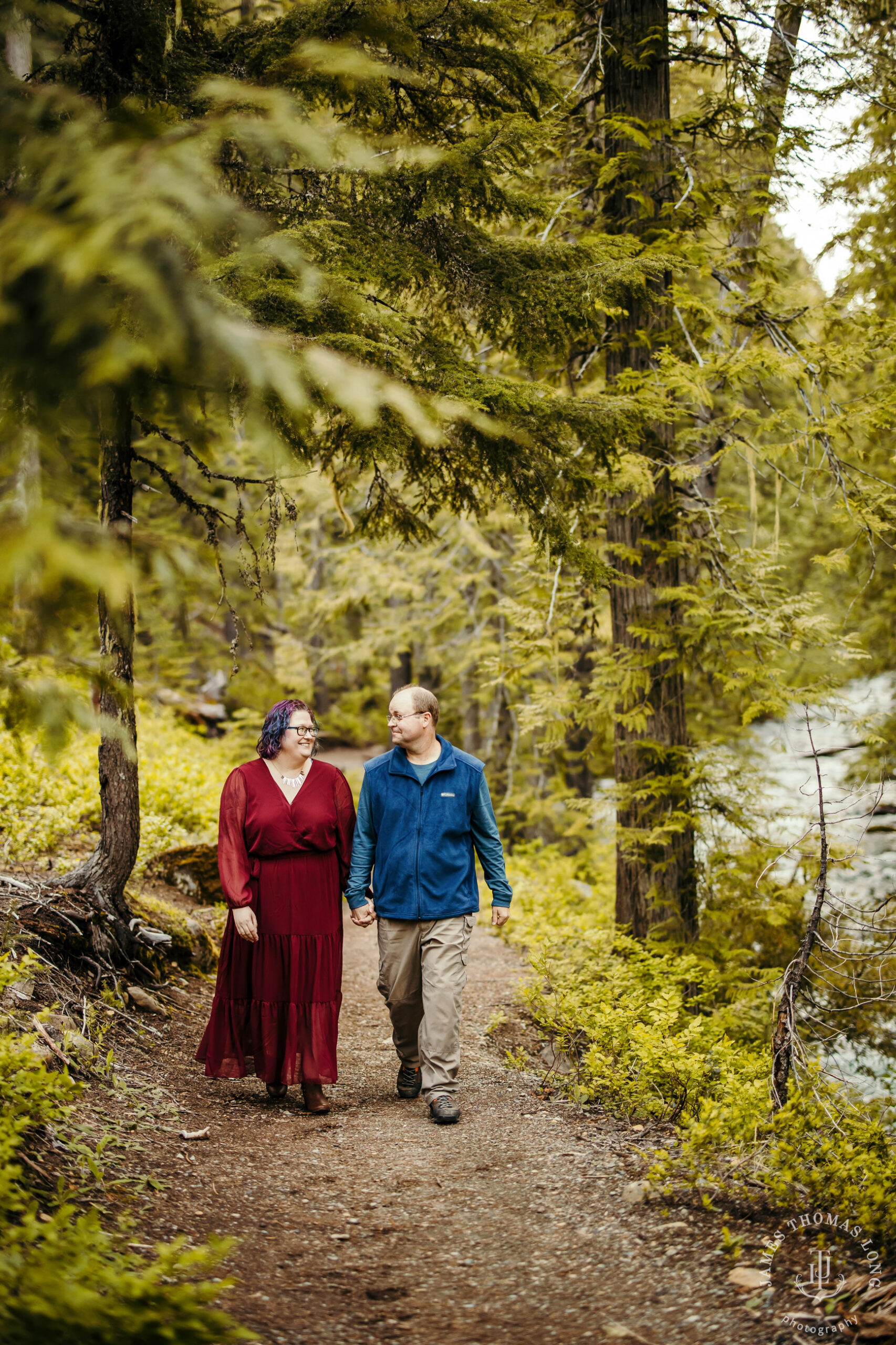 Snoqualmie Pass anniversary session by Snoqualmie adventure wedding photographer James Thomas Long Photography