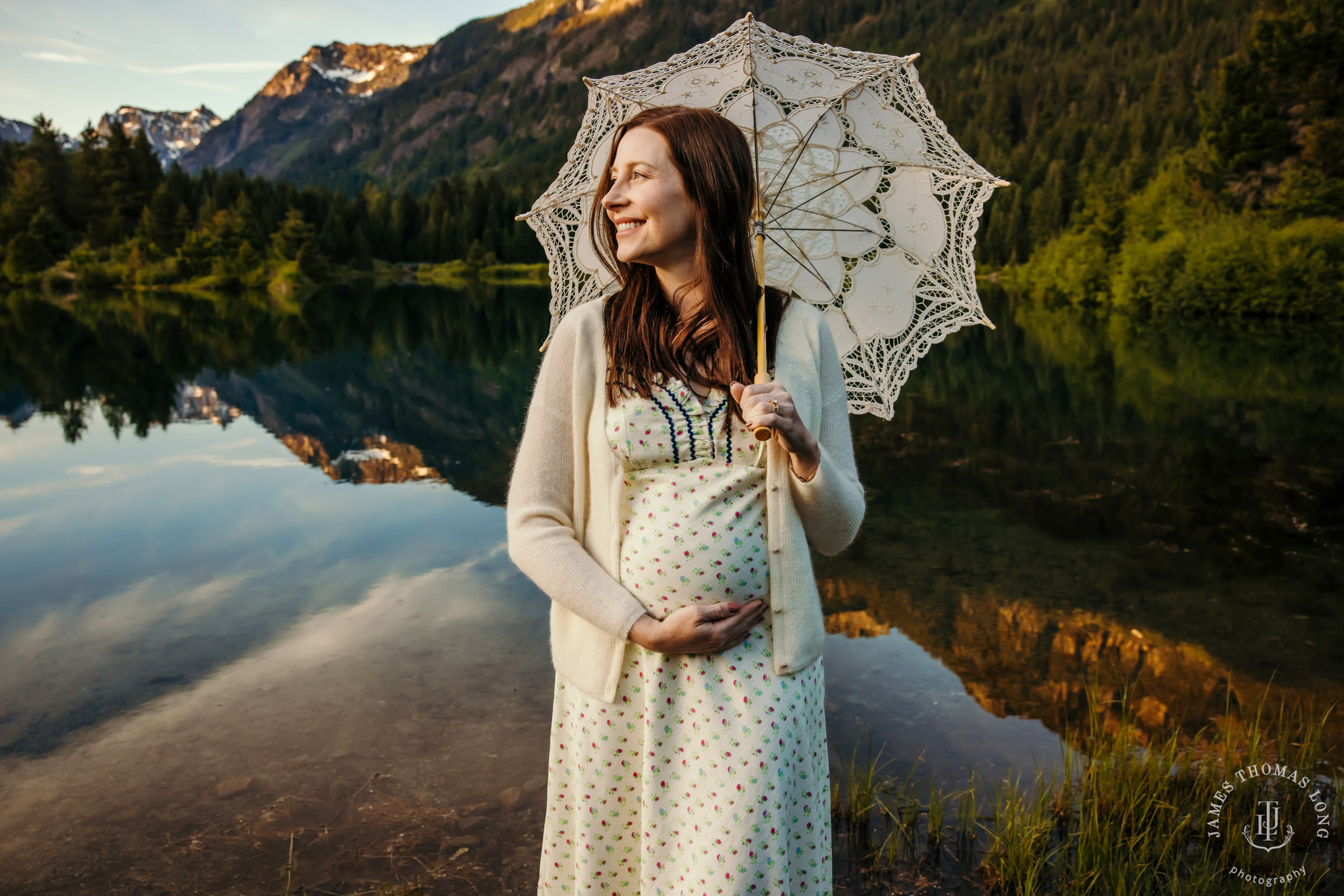 Cascade Mountain maternity session by Snoqualmie maternity photographer James Thomas Long Photography