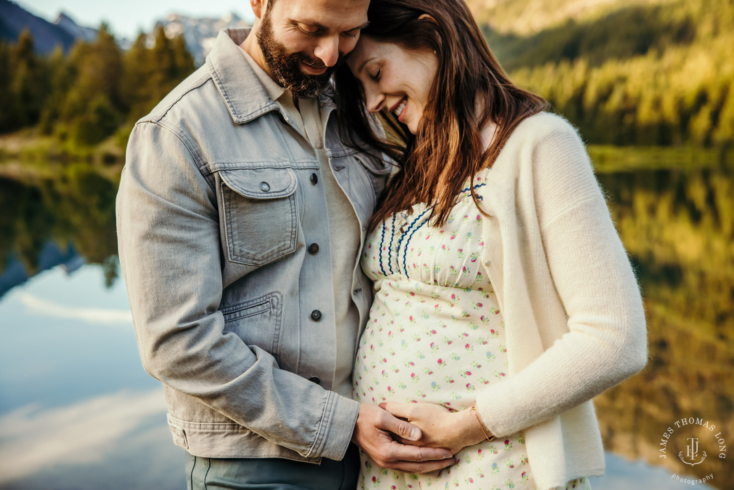 Cascade Mountain maternity session by Snoqualmie maternity photographer James Thomas Long Photography