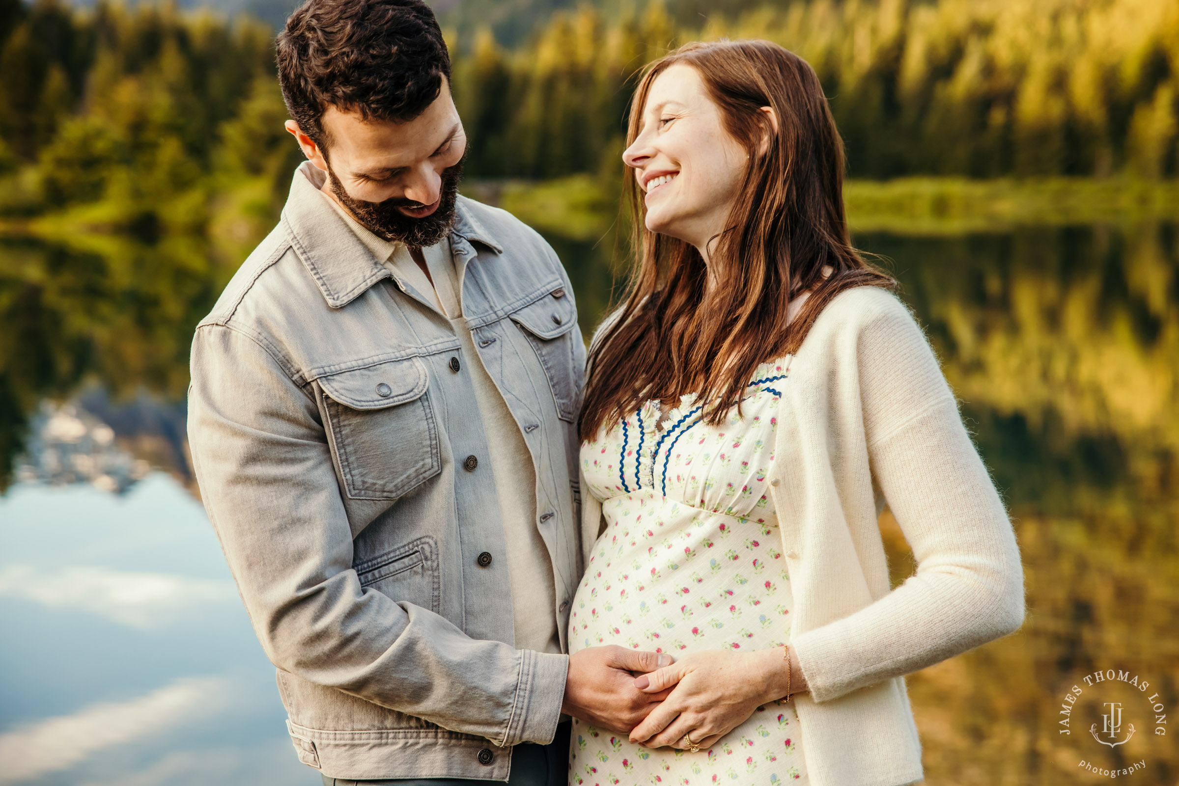 Cascade Mountain maternity session by Snoqualmie maternity photographer James Thomas Long Photography