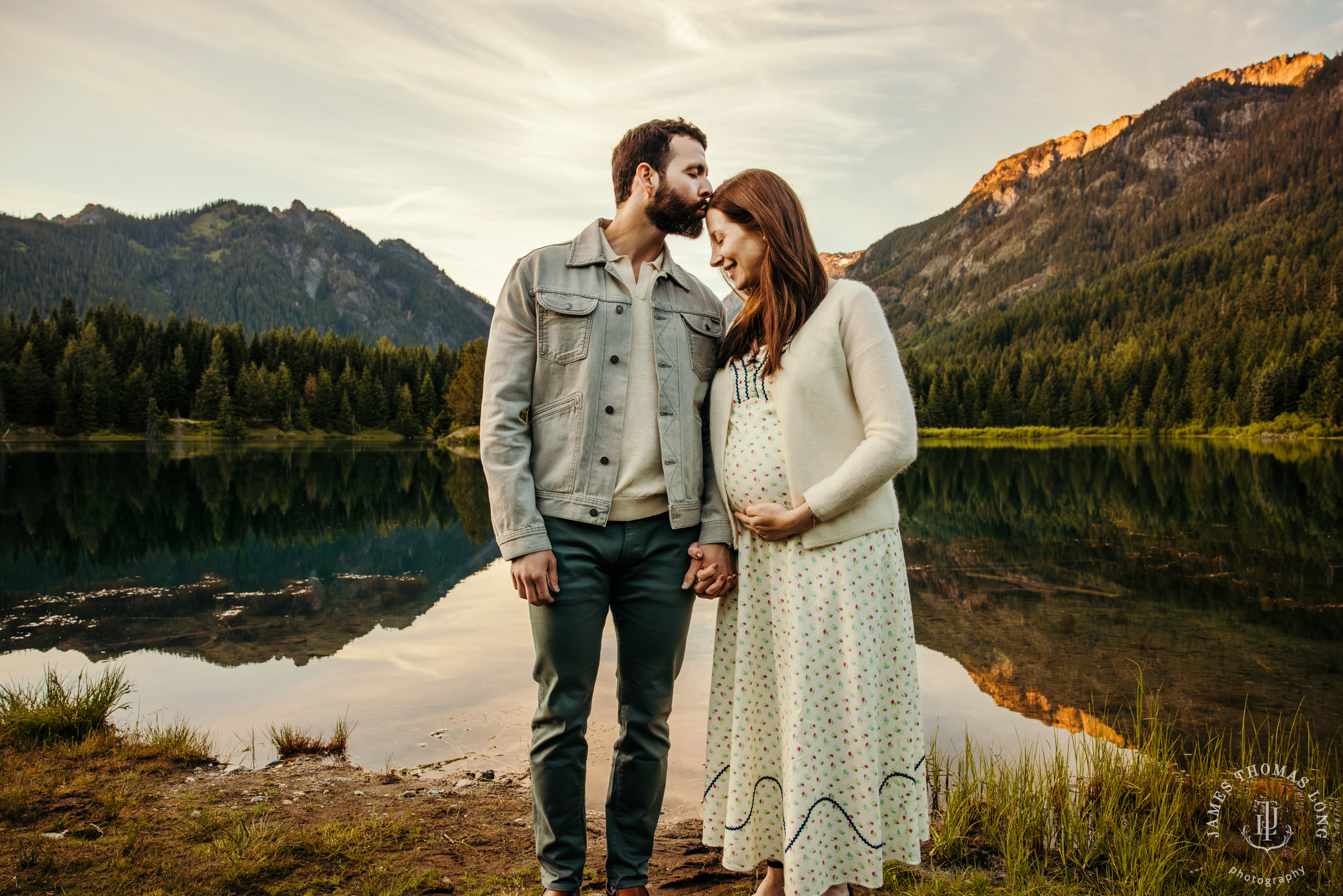 Cascade Mountain maternity session by Snoqualmie maternity photographer James Thomas Long Photography