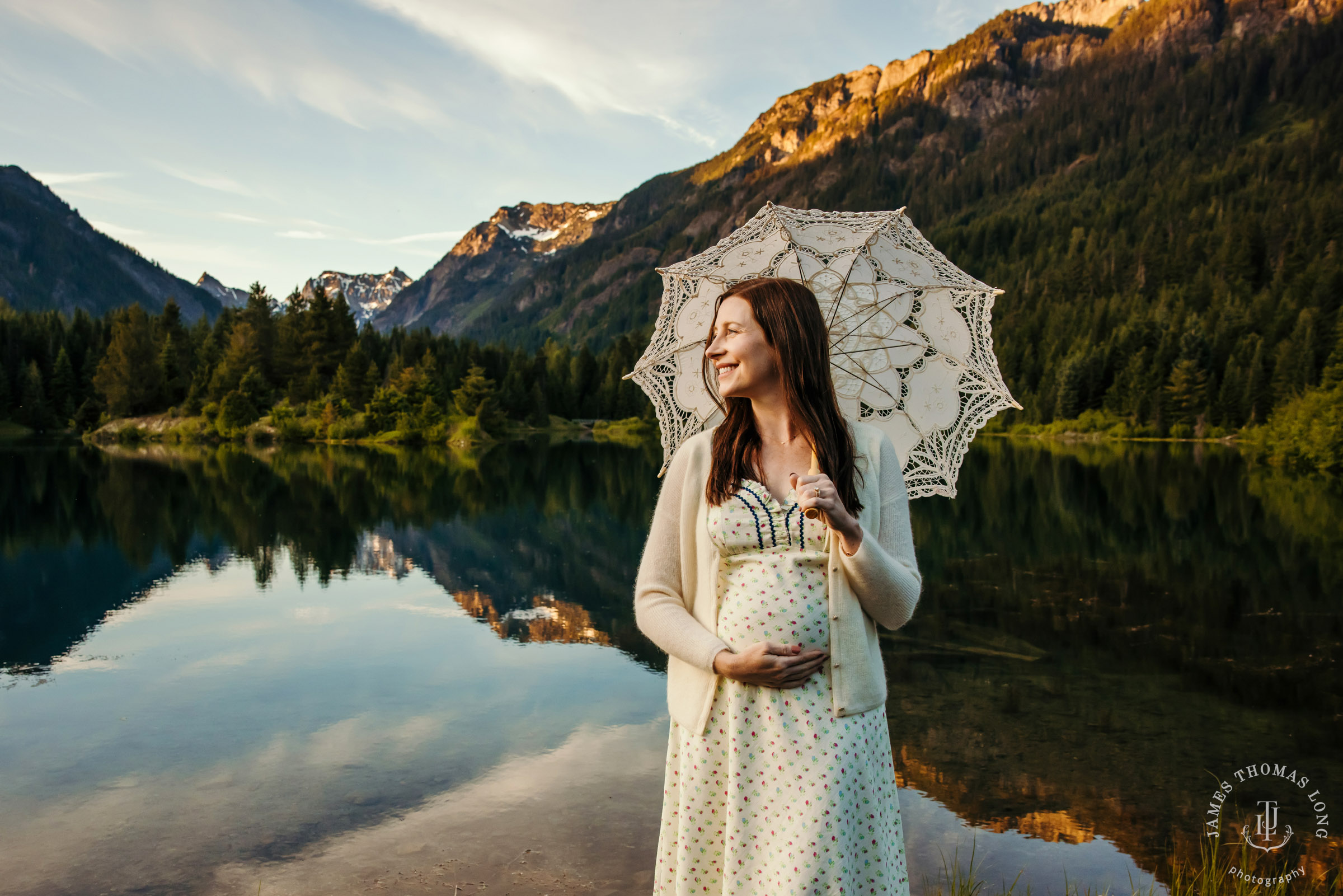 Cascade Mountain maternity session by Snoqualmie maternity photographer James Thomas Long Photography