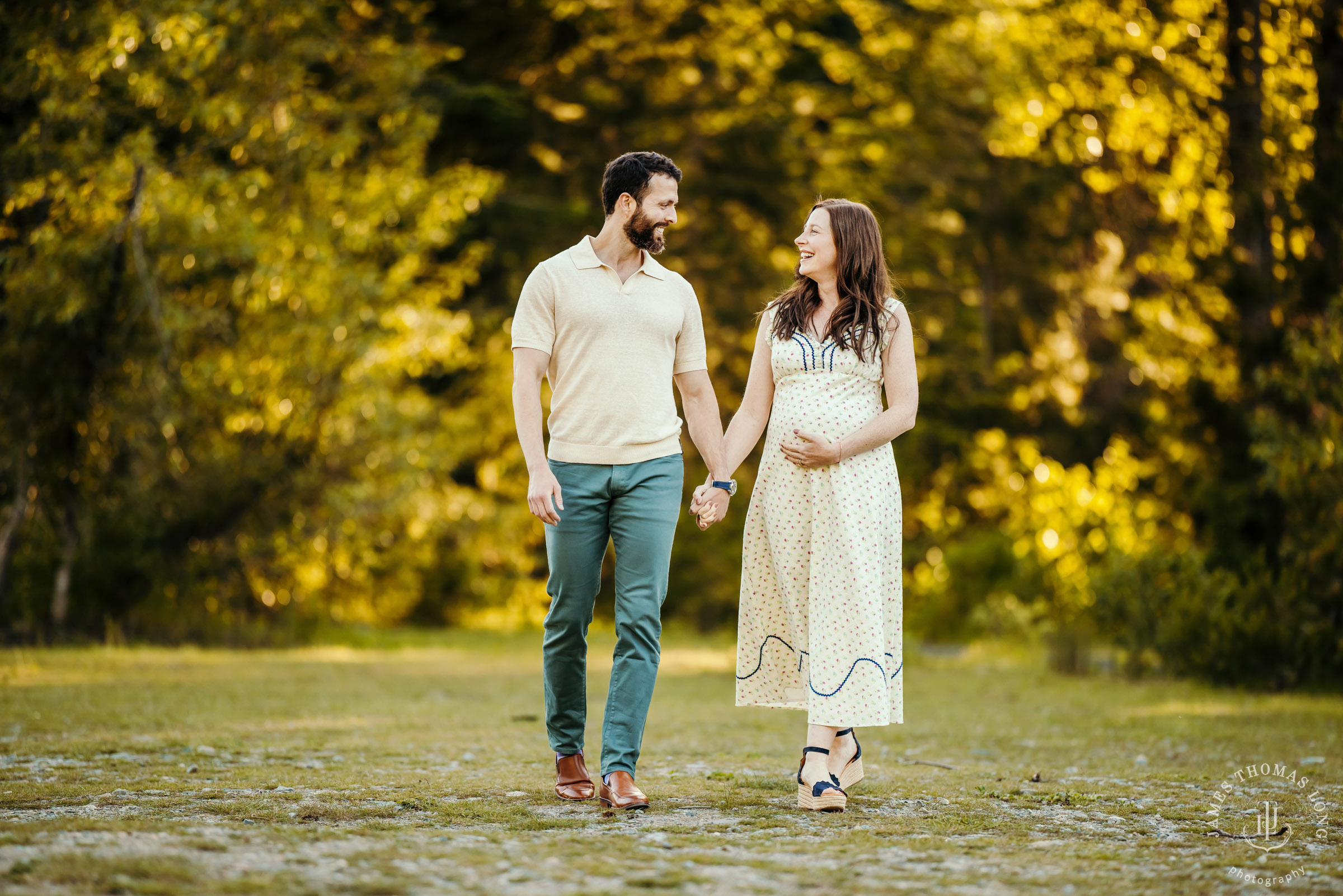 Cascade Mountain maternity session by Snoqualmie maternity photographer James Thomas Long Photography