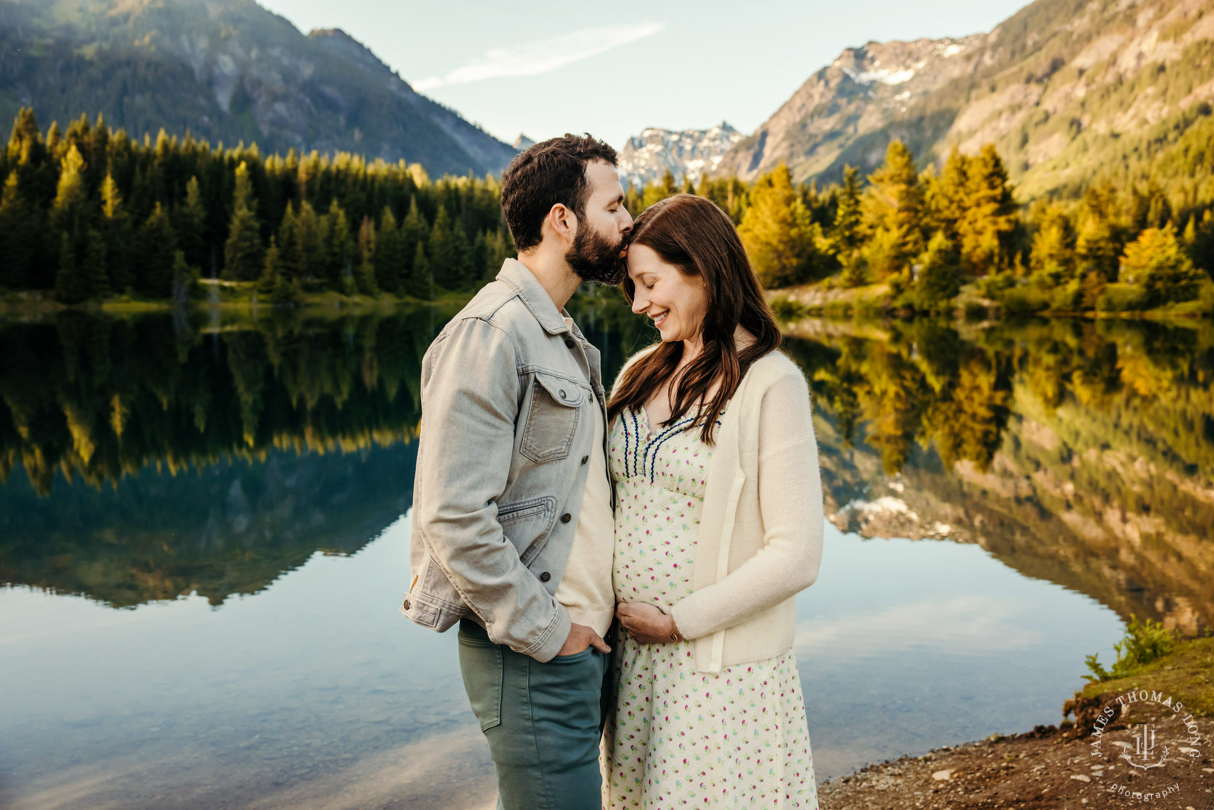 Cascade Mountain maternity session by Snoqualmie maternity photographer James Thomas Long Photography