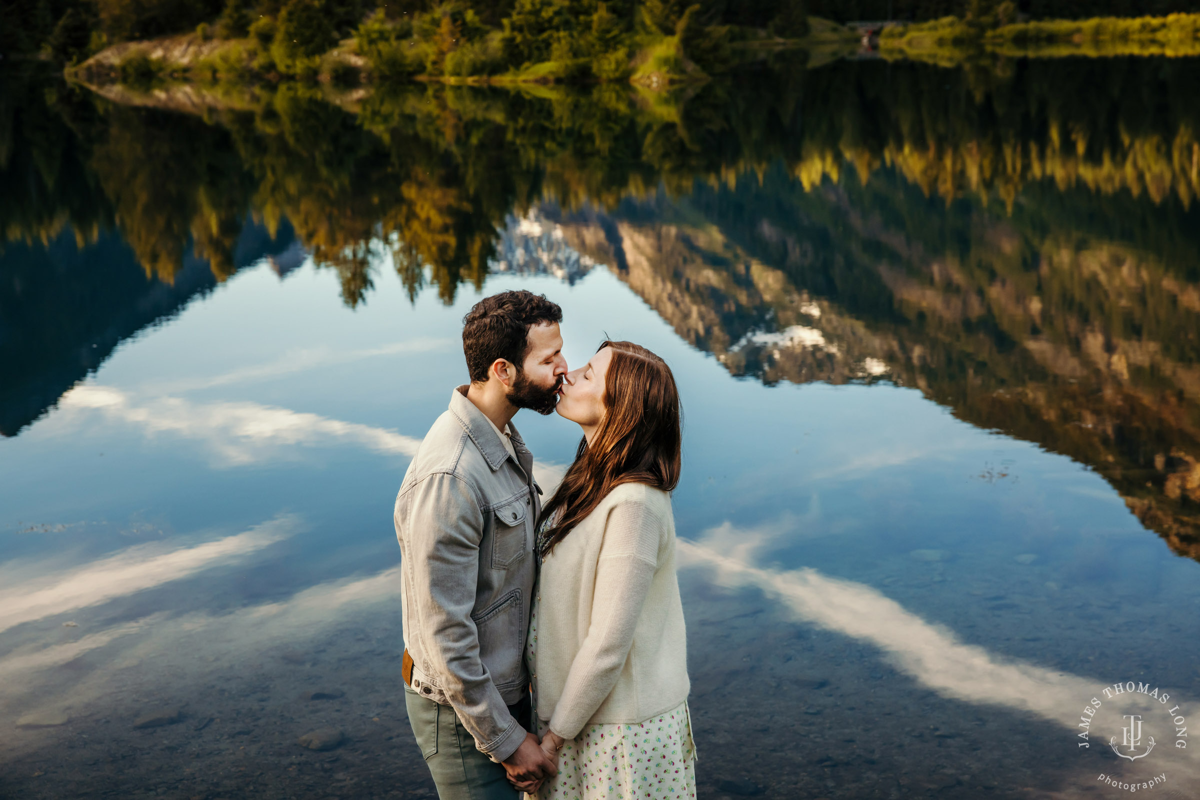 Cascade Mountain maternity session by Snoqualmie maternity photographer James Thomas Long Photography