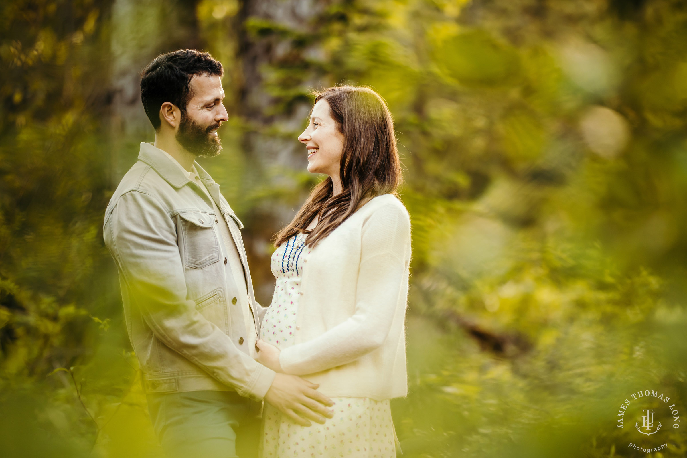 Cascade Mountain maternity session by Snoqualmie maternity photographer James Thomas Long Photography