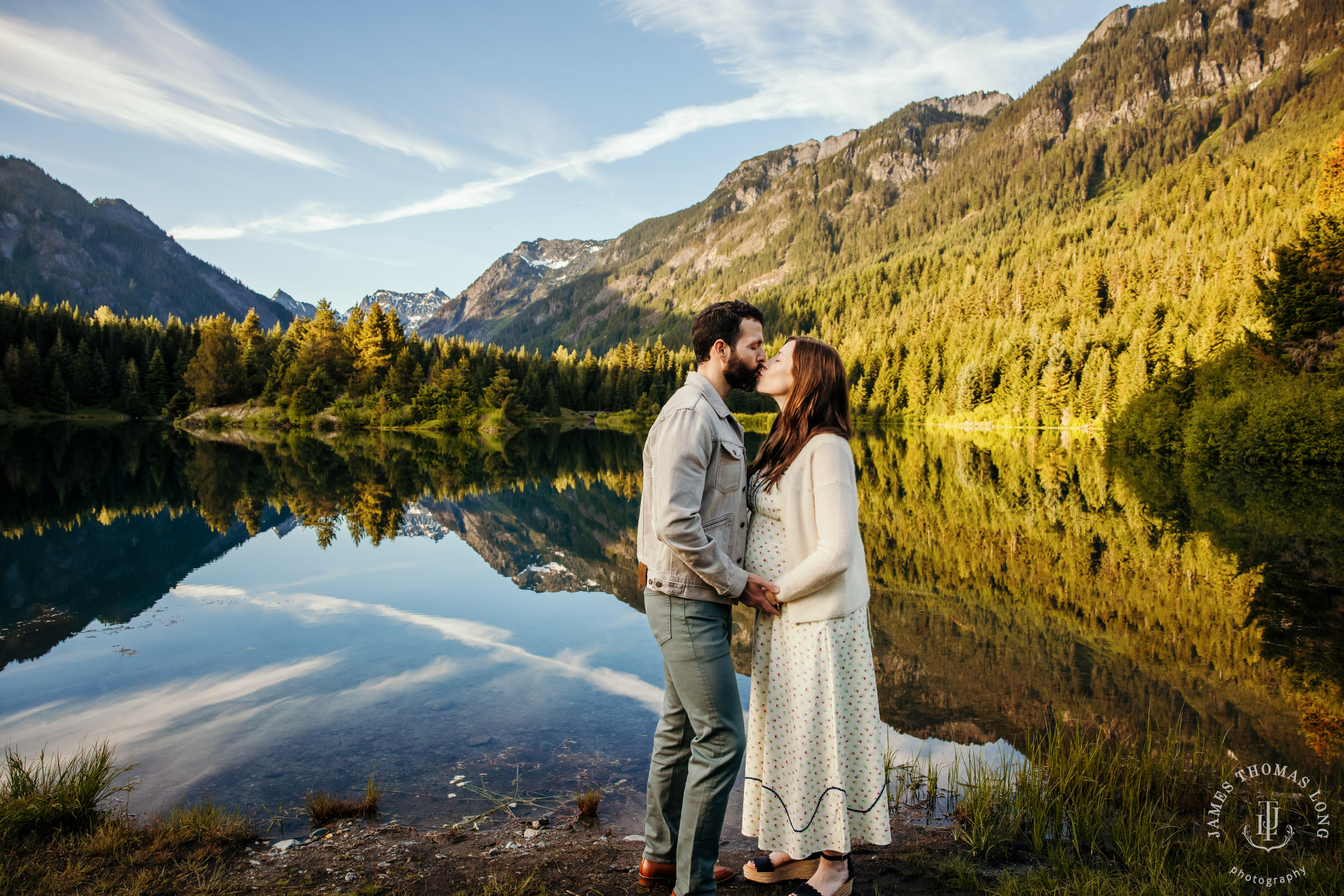 Cascade Mountain maternity session by Snoqualmie maternity photographer James Thomas Long Photography