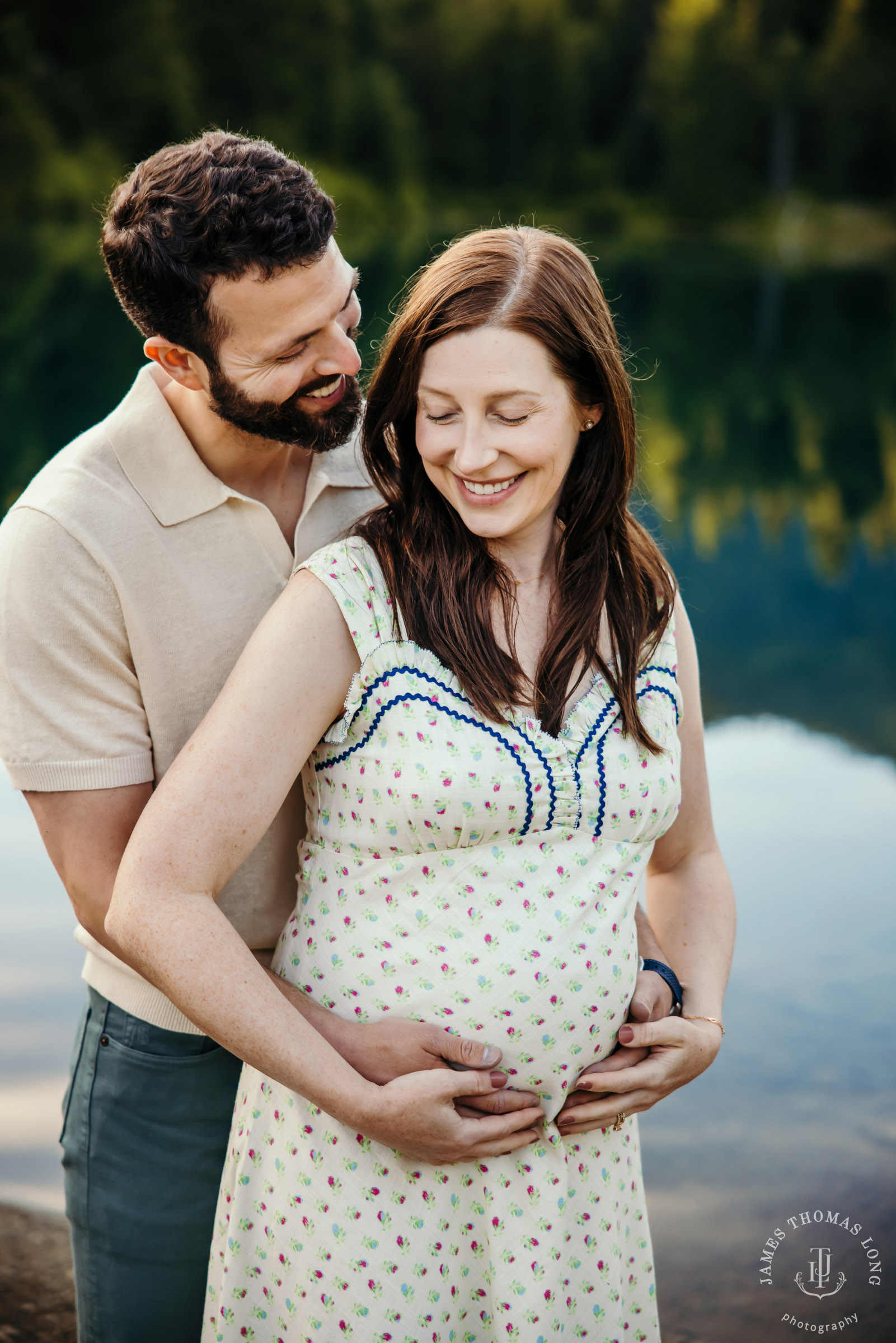 Cascade Mountain maternity session by Snoqualmie maternity photographer James Thomas Long Photography