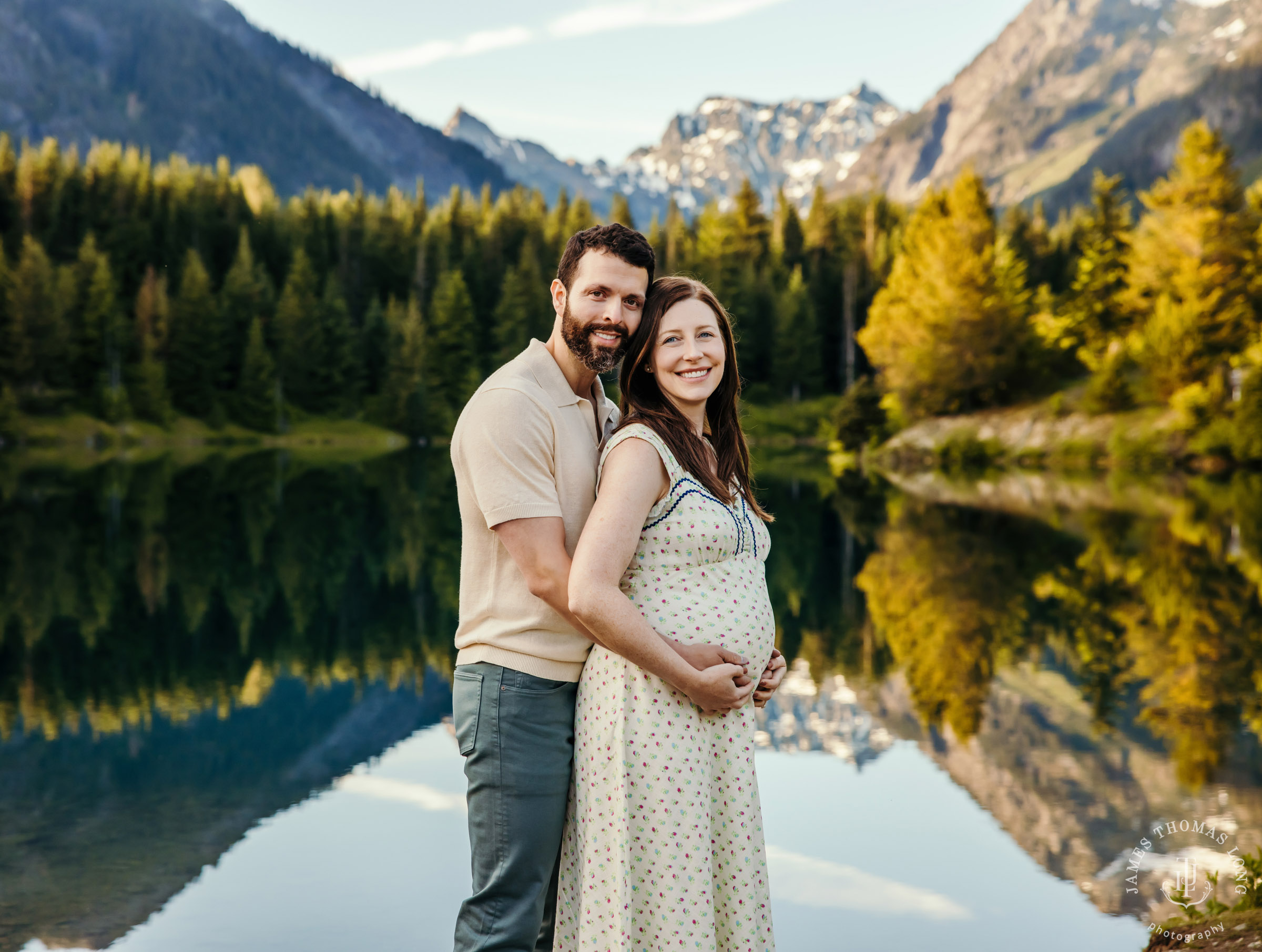 Cascade Mountain maternity session by Snoqualmie maternity photographer James Thomas Long Photography