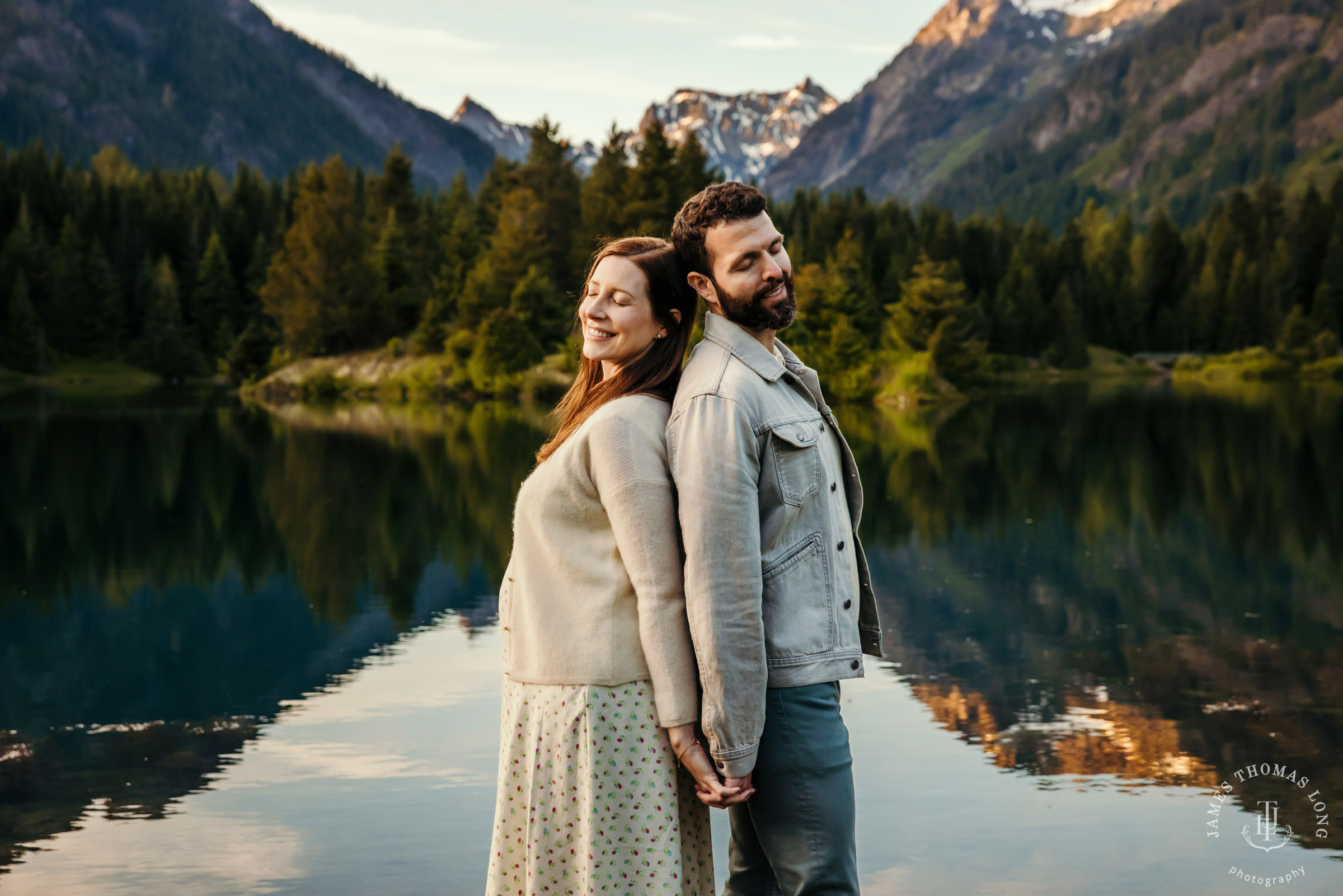 Cascade Mountain maternity session by Snoqualmie maternity photographer James Thomas Long Photography