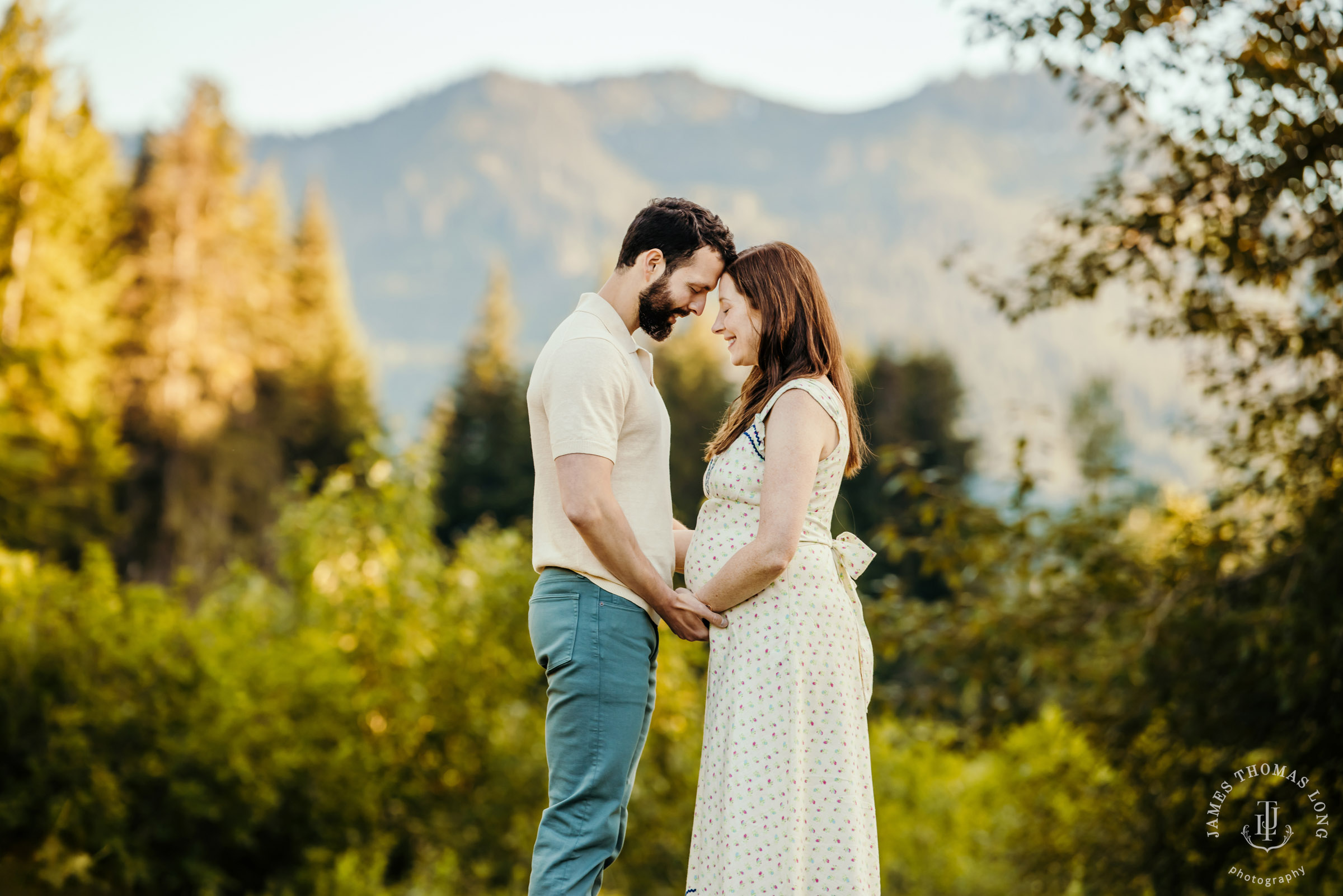 Cascade Mountain maternity session by Snoqualmie maternity photographer James Thomas Long Photography