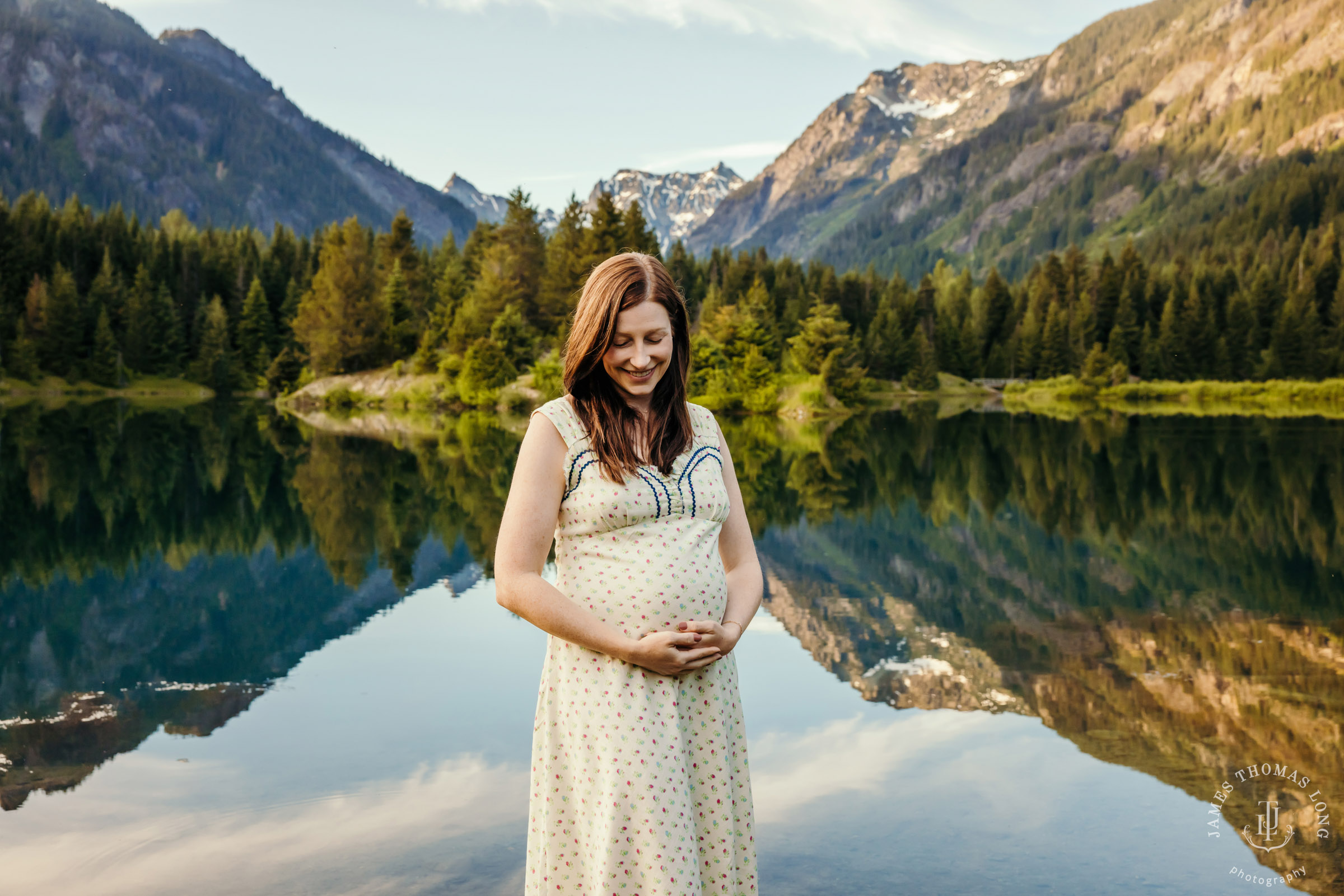 Cascade Mountain maternity session by Snoqualmie maternity photographer James Thomas Long Photography