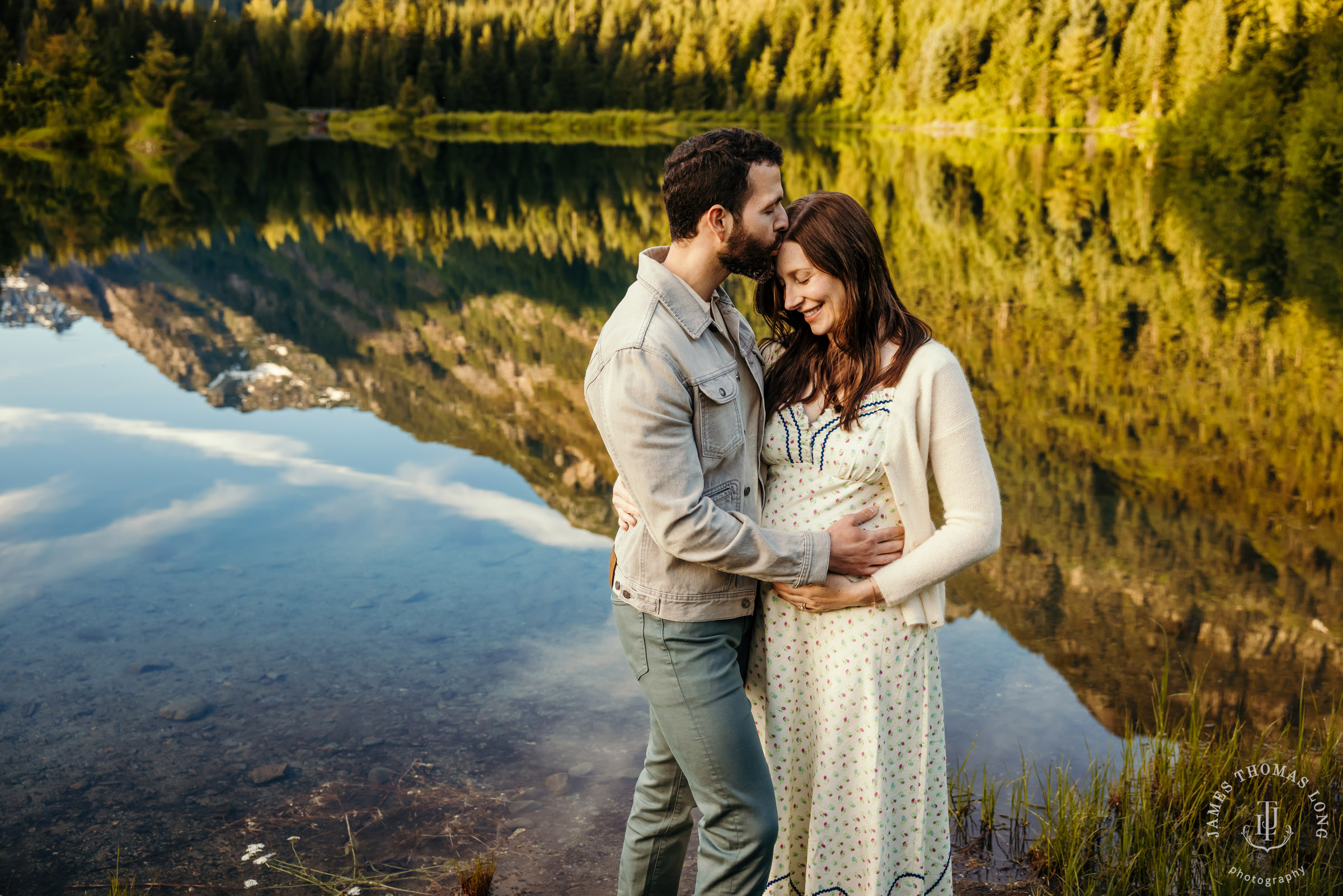 Cascade Mountain maternity session by Snoqualmie maternity photographer James Thomas Long Photography