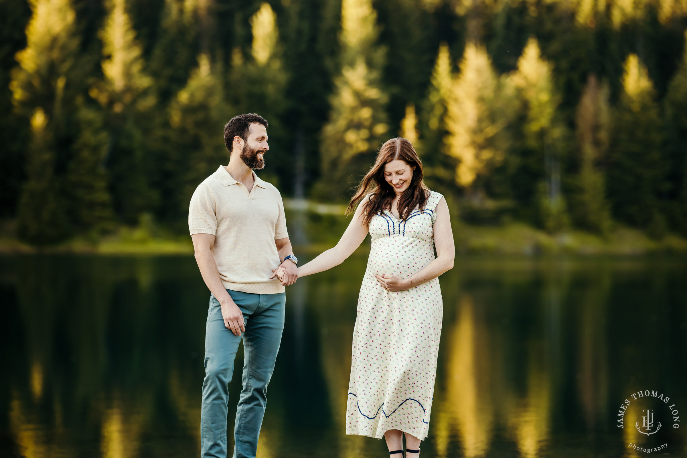 Cascade Mountain maternity session by Snoqualmie maternity photographer James Thomas Long Photography