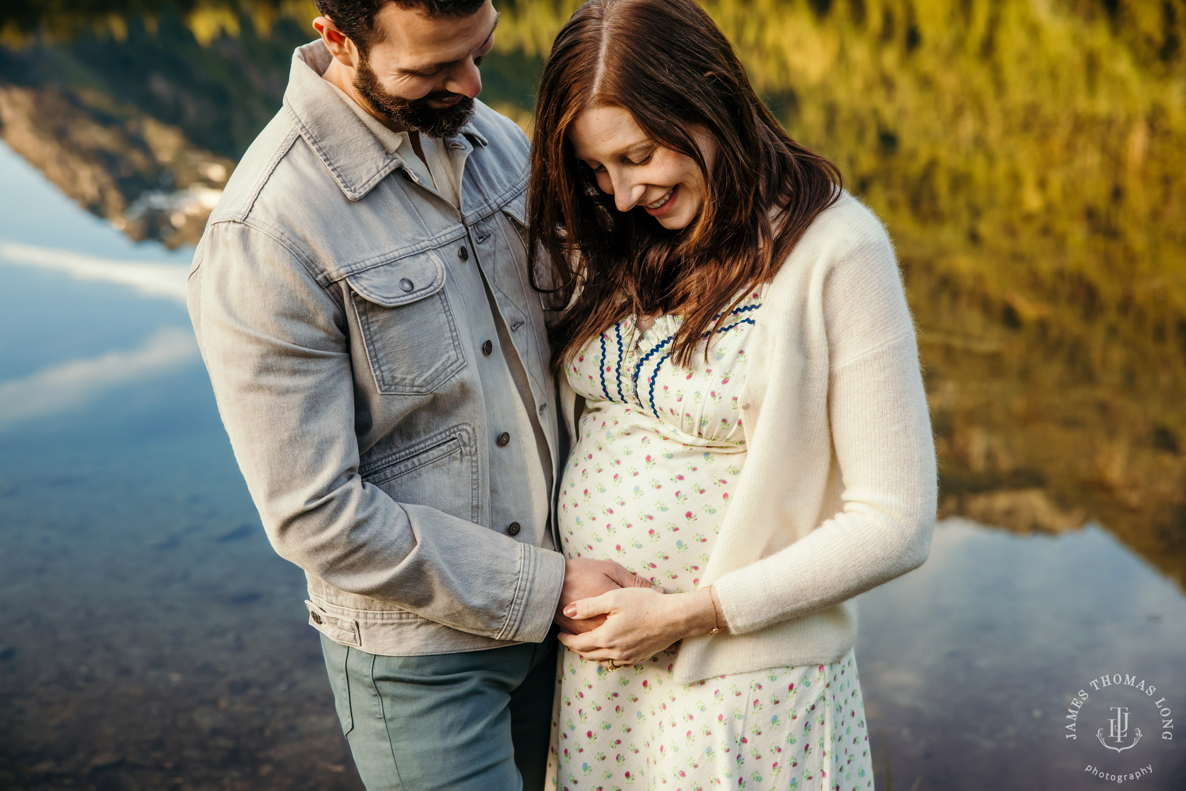 Cascade Mountain maternity session by Snoqualmie maternity photographer James Thomas Long Photography